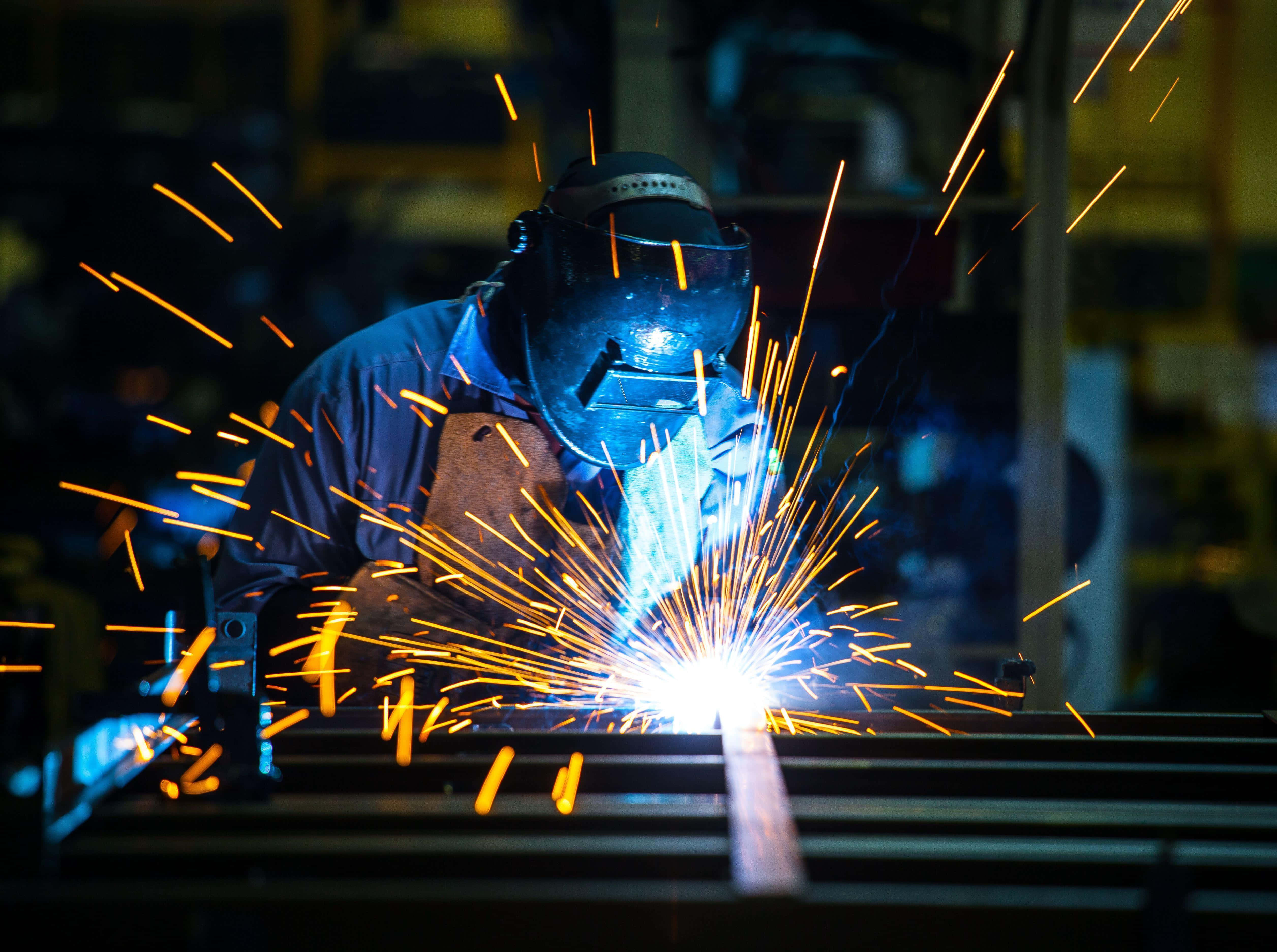 welder, protective gear, sparks, 4K Desktop Wallpaper