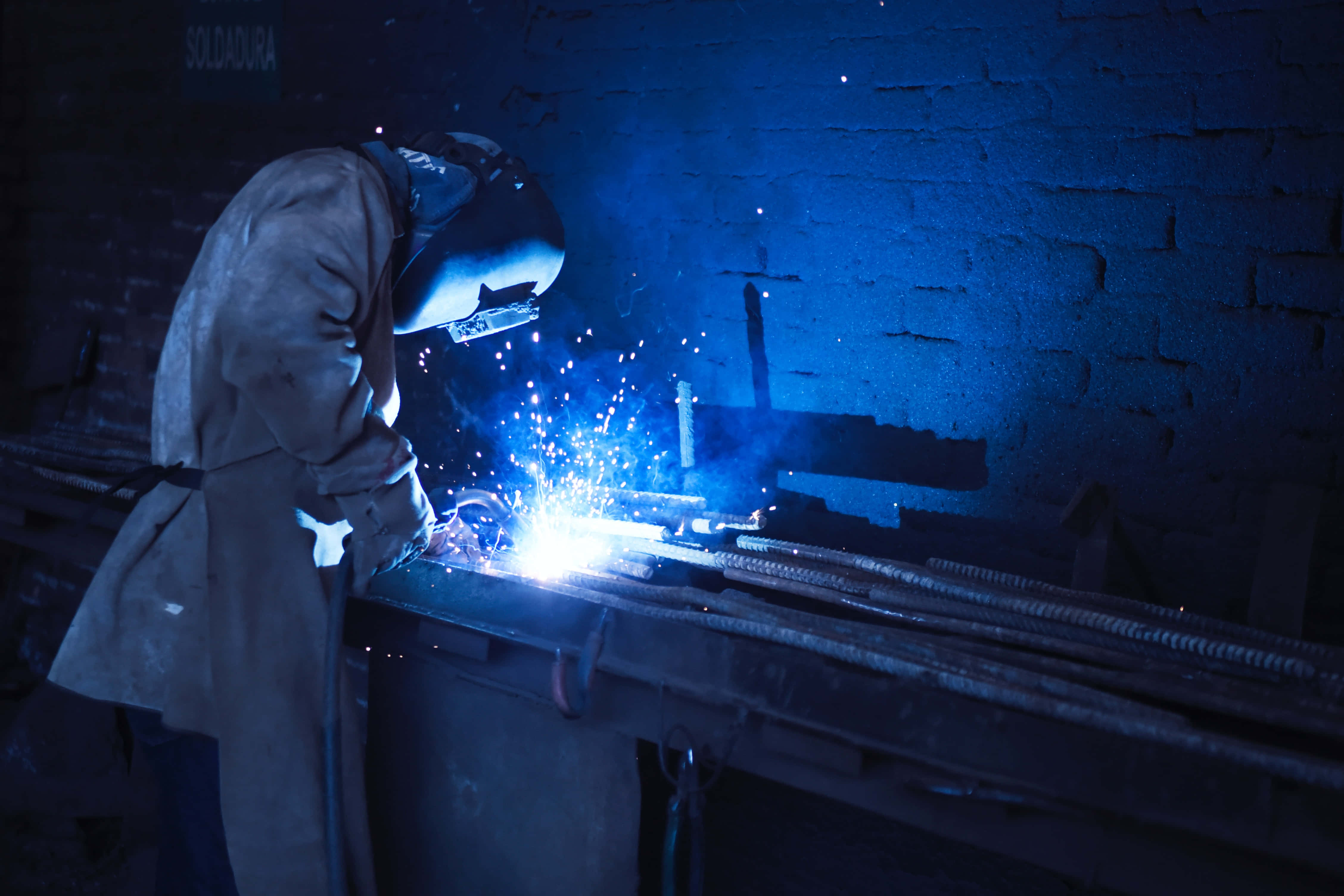 welder, protective gear, sparks, 4K Desktop Wallpaper