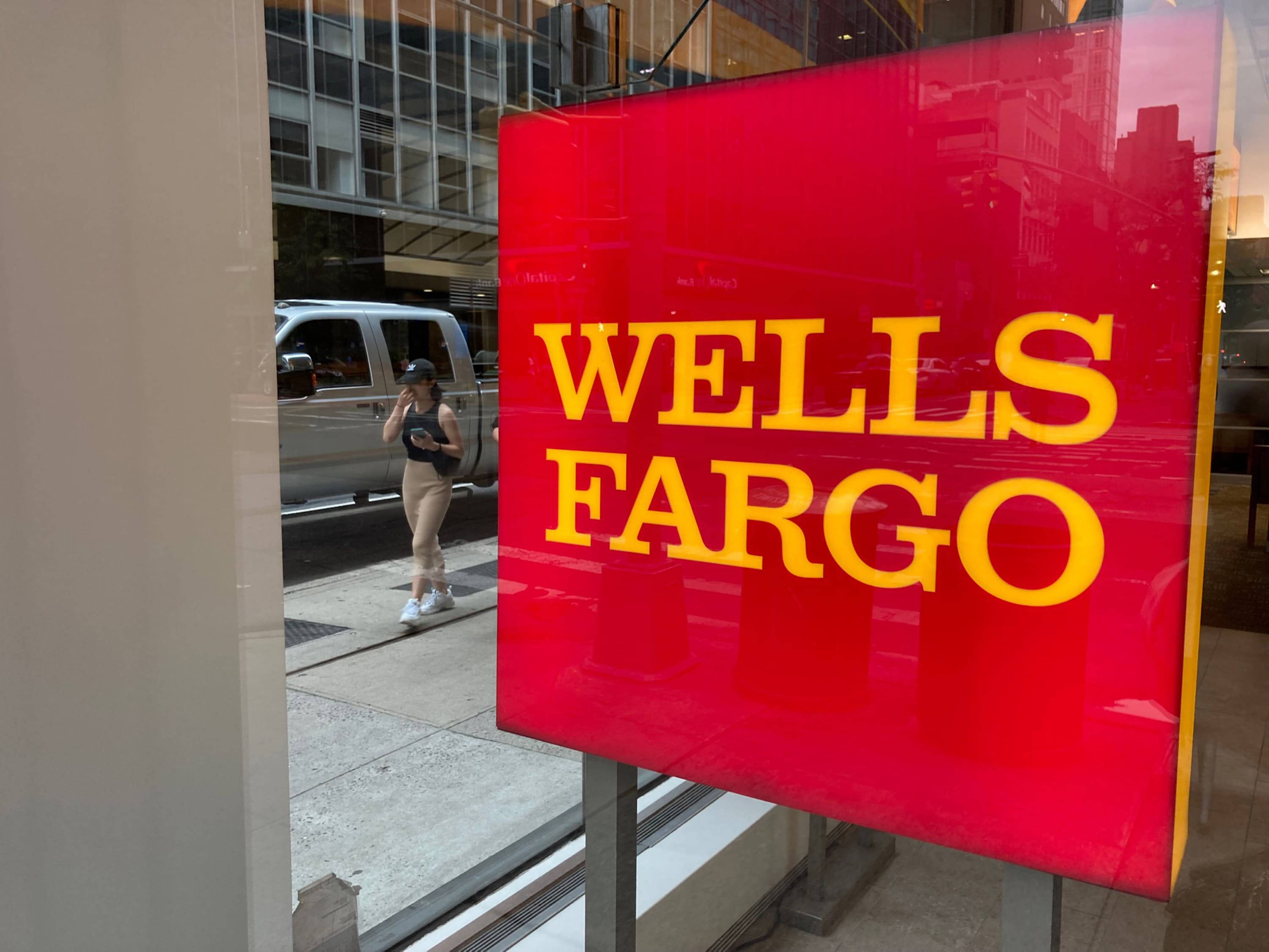 Wells Fargo, sign, glass wall, 2K Desktop Wallpaper