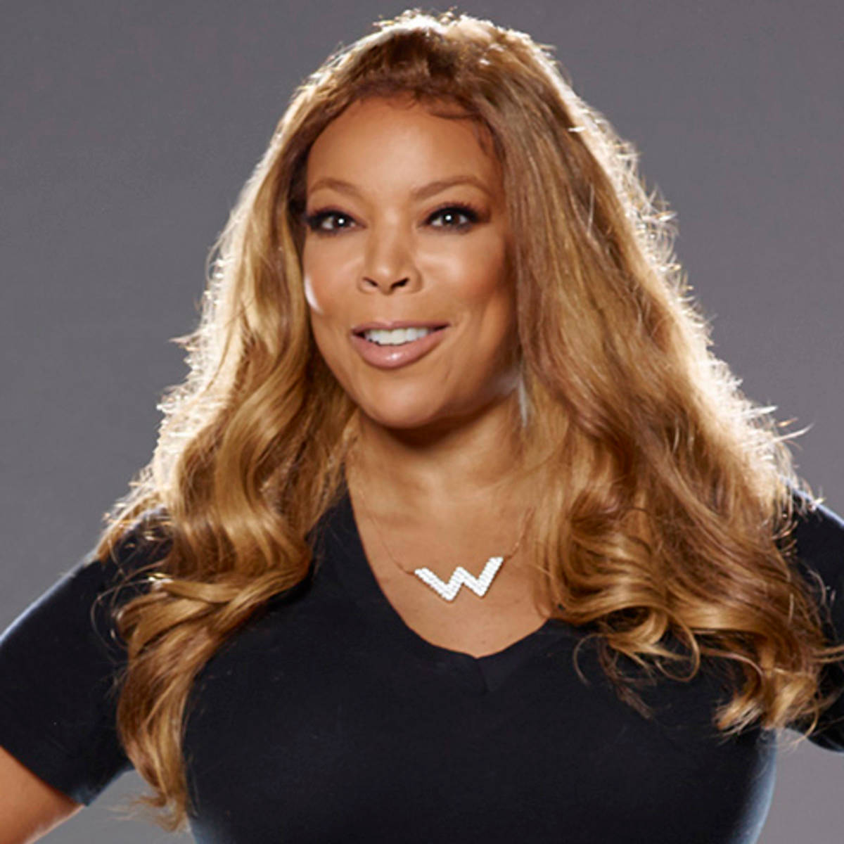 Wendy Williams, black top, white 'W' necklace, SD Desktop Wallpaper