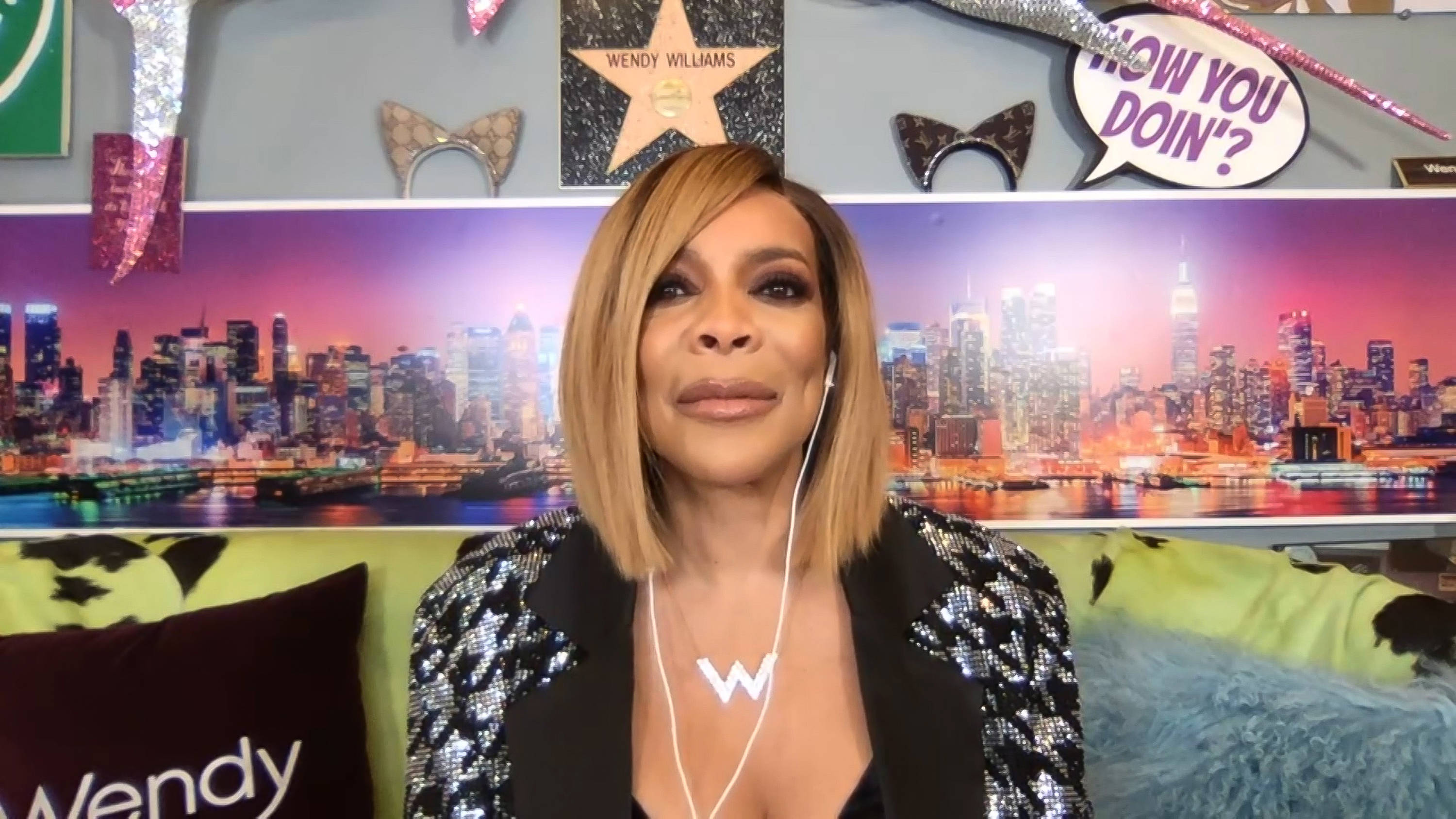 Wendy Williams, sparkly blazer, vibrant New York skyline, 2K Desktop Wallpaper