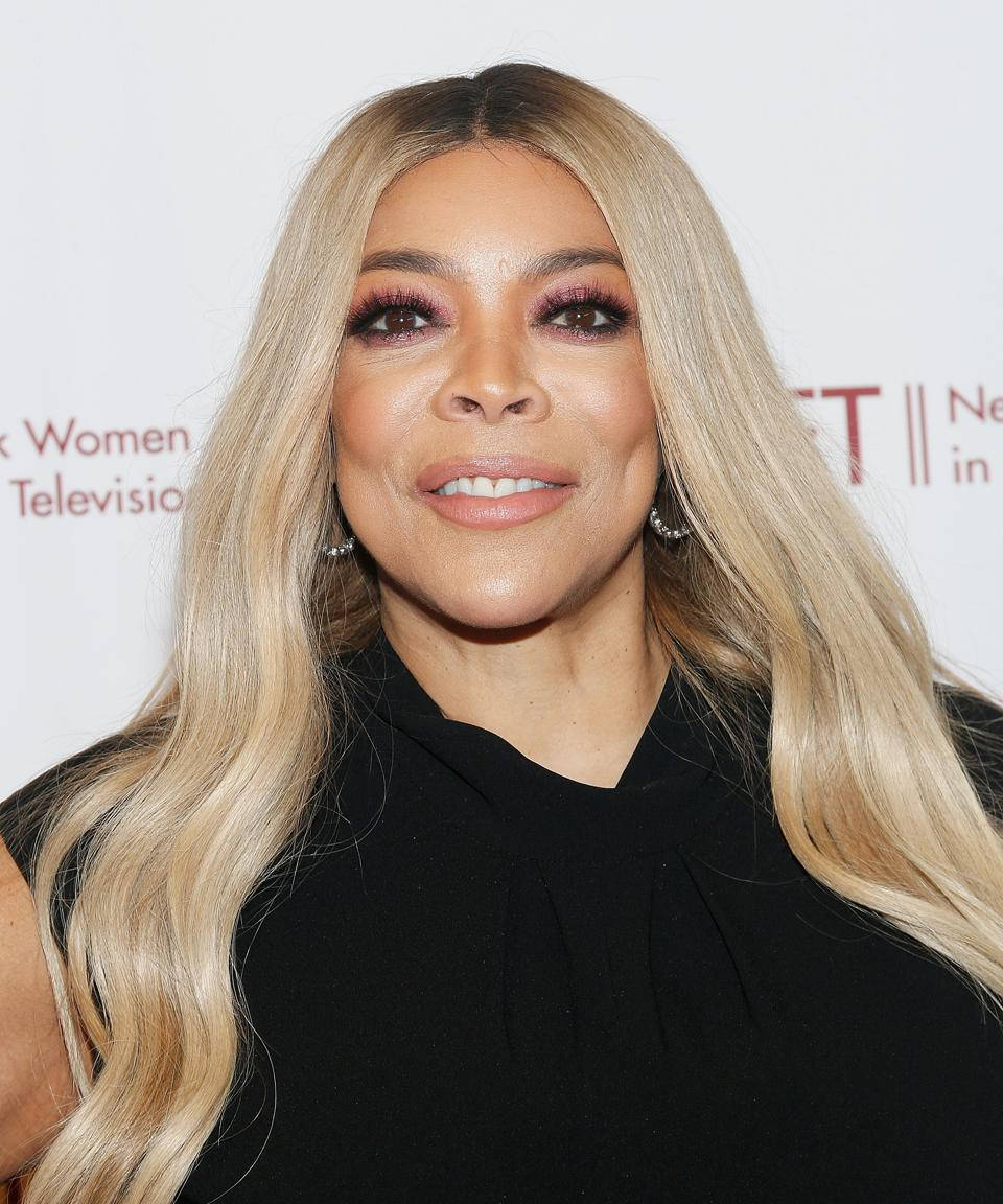 Wendy Williams, long blonde hair, pink eyeshadow, SD Phone Wallpaper
