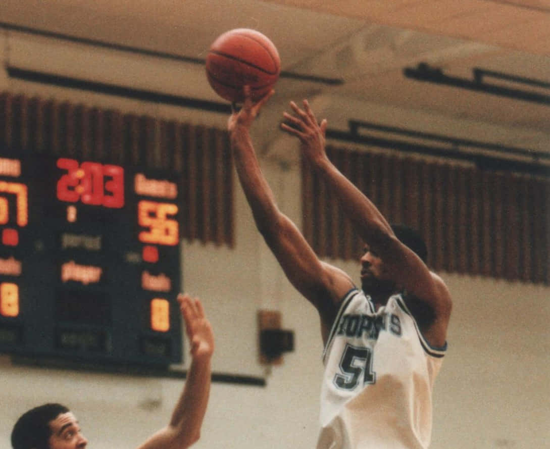 Wes Unseld, white jersey, gymnasium, SD Desktop Wallpaper
