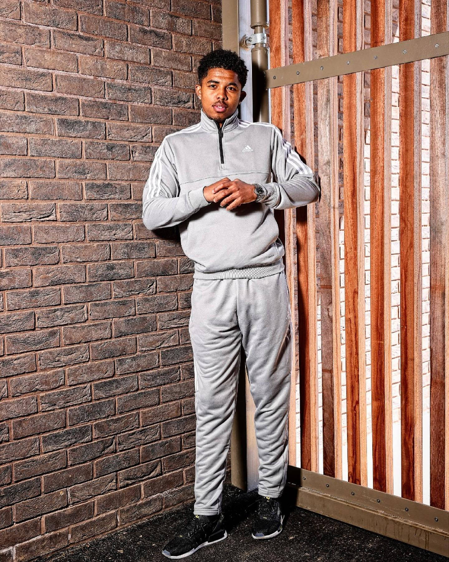 Wesley Fofana, gray tracksuit, brick wall, HD Phone Wallpaper