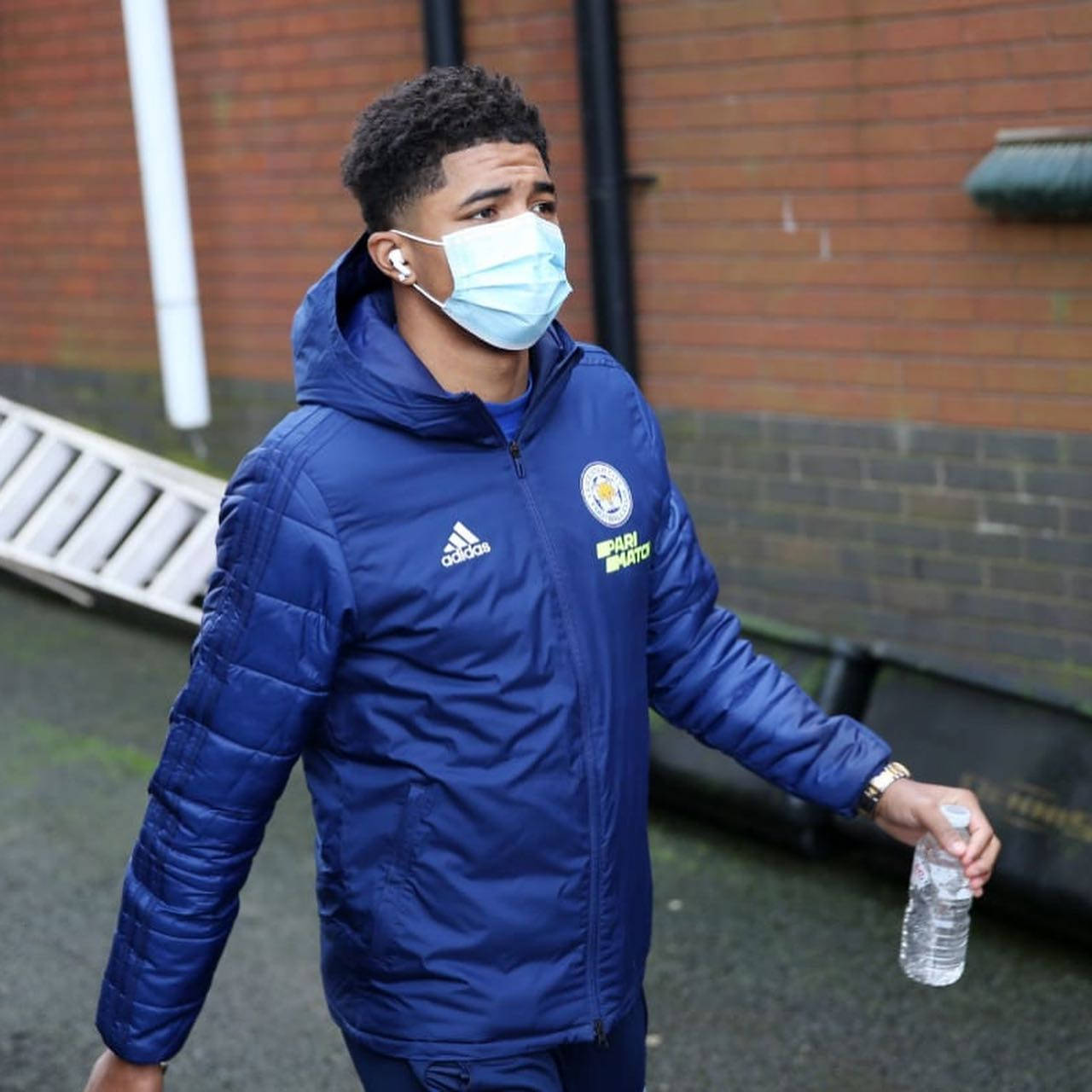 Wesley Fofana, blue puffer jacket, face mask, HD Desktop Wallpaper