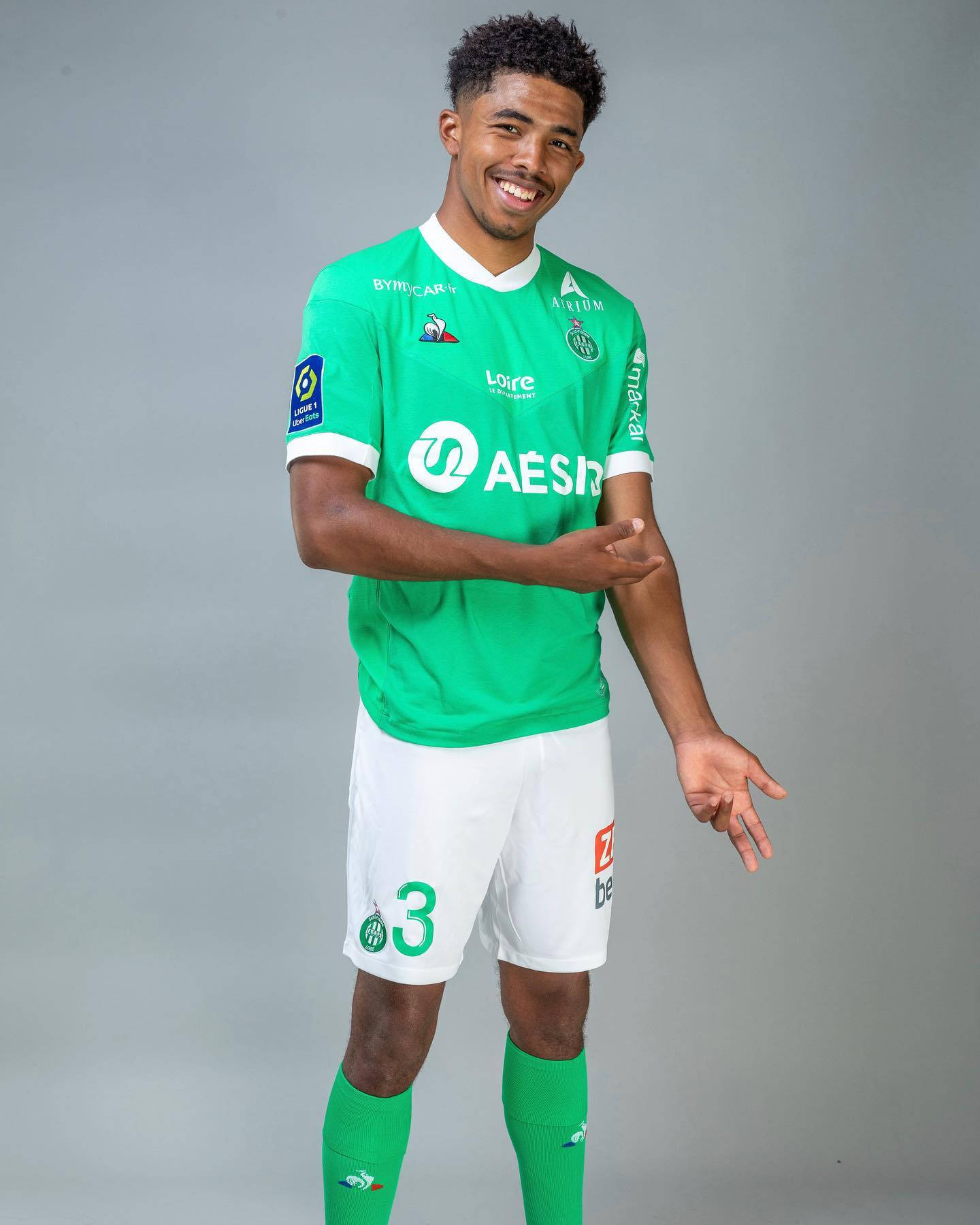 Wesley Fofana, sheesh pose, vibrant green jersey, HD Phone Wallpaper