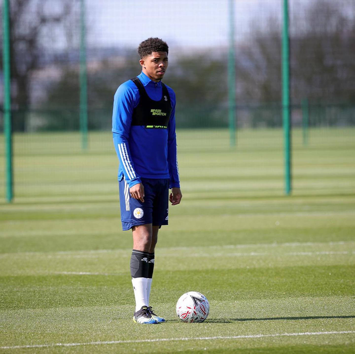 Wesley Fofana, blue training gear, soccer ball, HD Desktop Wallpaper