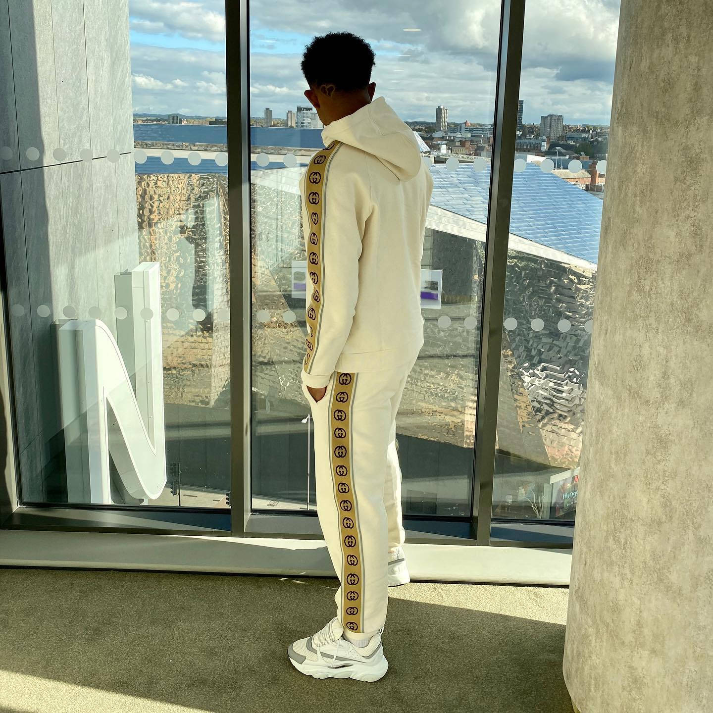 Wesley Fofana, cream tracksuit, gold stripes, HD Desktop Wallpaper