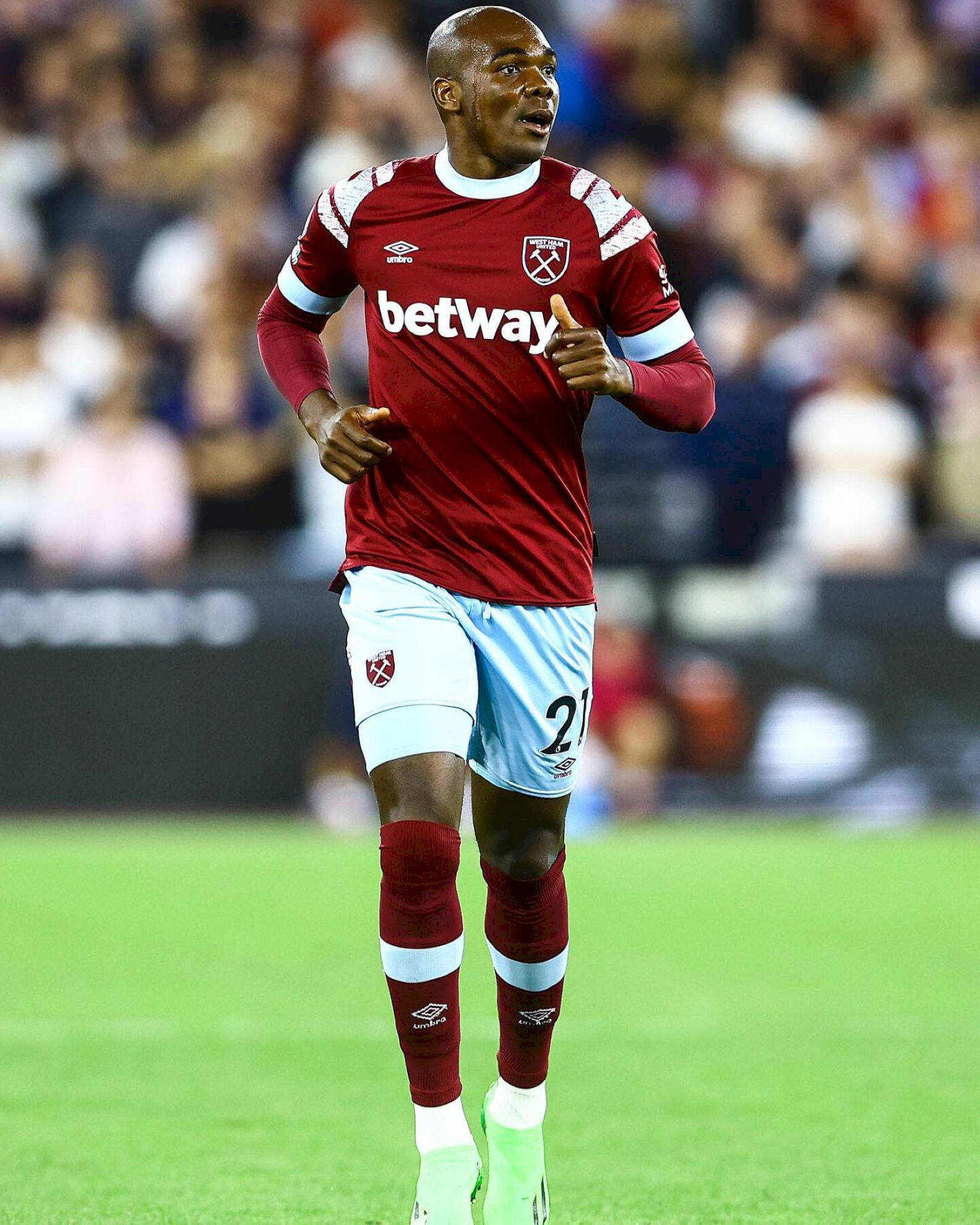 West Ham United, maroon jersey, light blue shorts, Full HD Phone Wallpaper