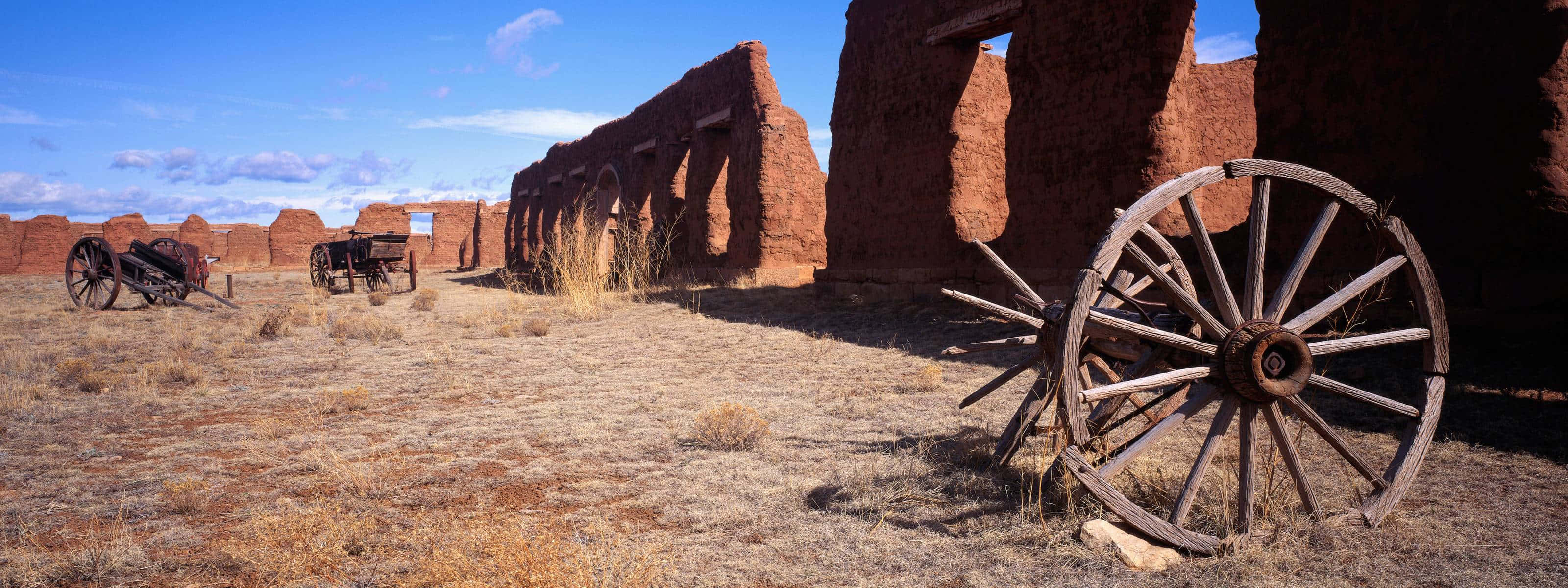wagon wheel, desert, sunbaked desert, 2K Desktop Wallpaper
