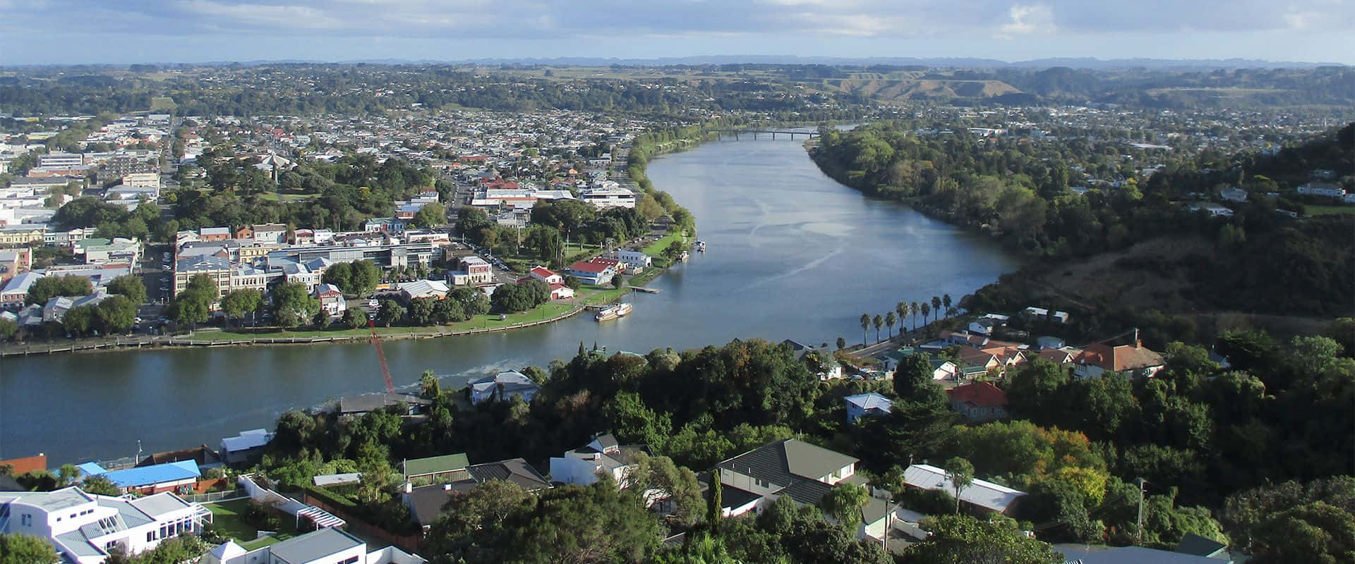 Whanganui River, Aerial view, lush green town, Full HD Desktop Wallpaper