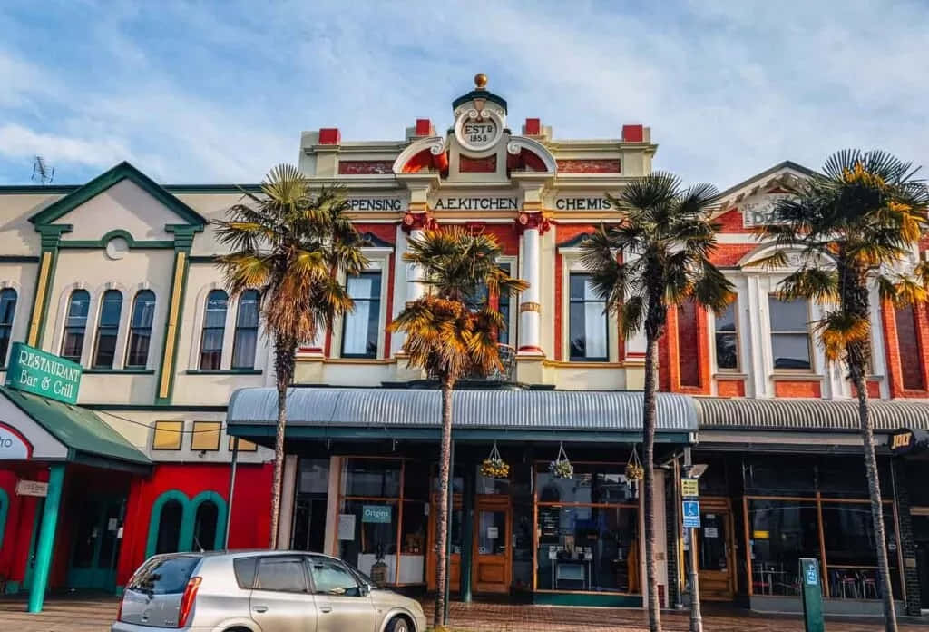 Whanganui, historic building facade, palm trees, SD Desktop Wallpaper