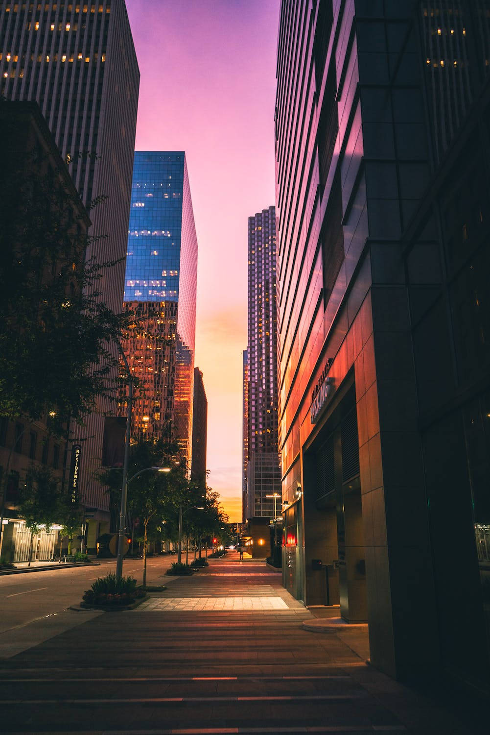 iPhone, WhatsApp, city street, HD Phone Wallpaper