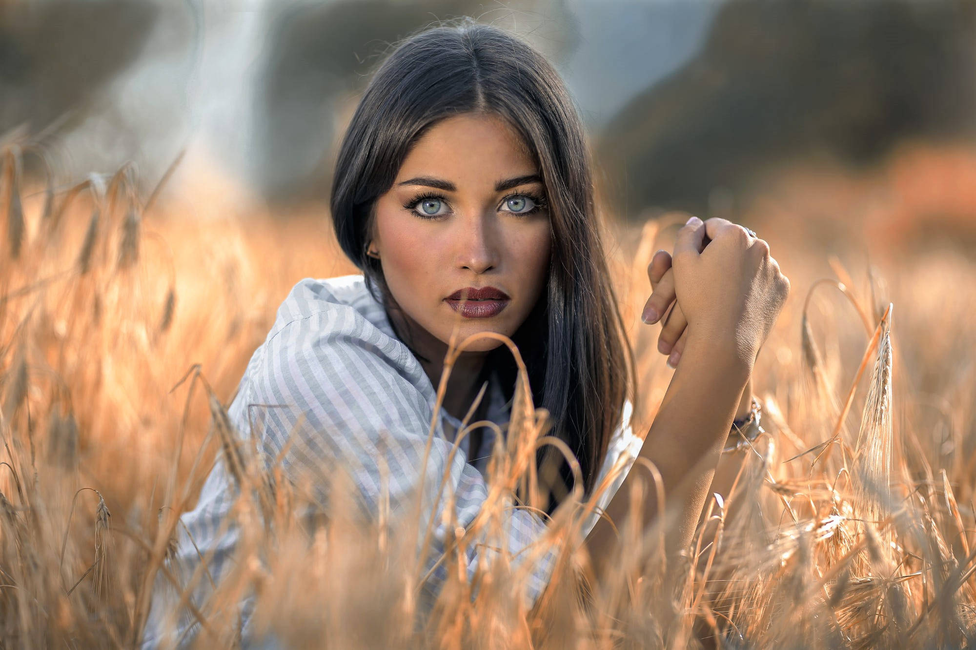 woman with blue eyes, golden wheat stalks, sunlit field, Full HD Desktop Wallpaper