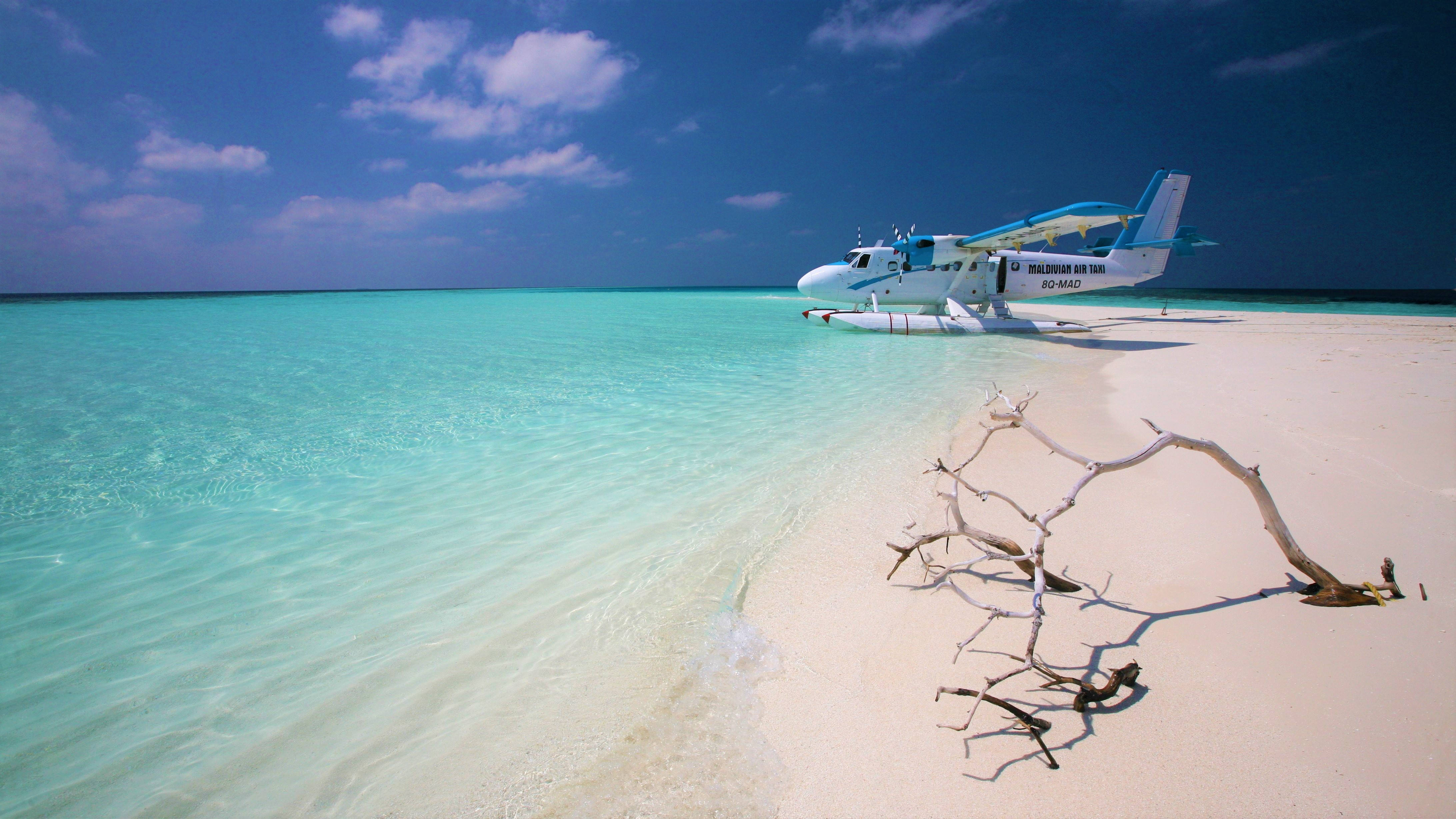 air taxi, white beach, white seaplane, 4K Desktop Wallpaper