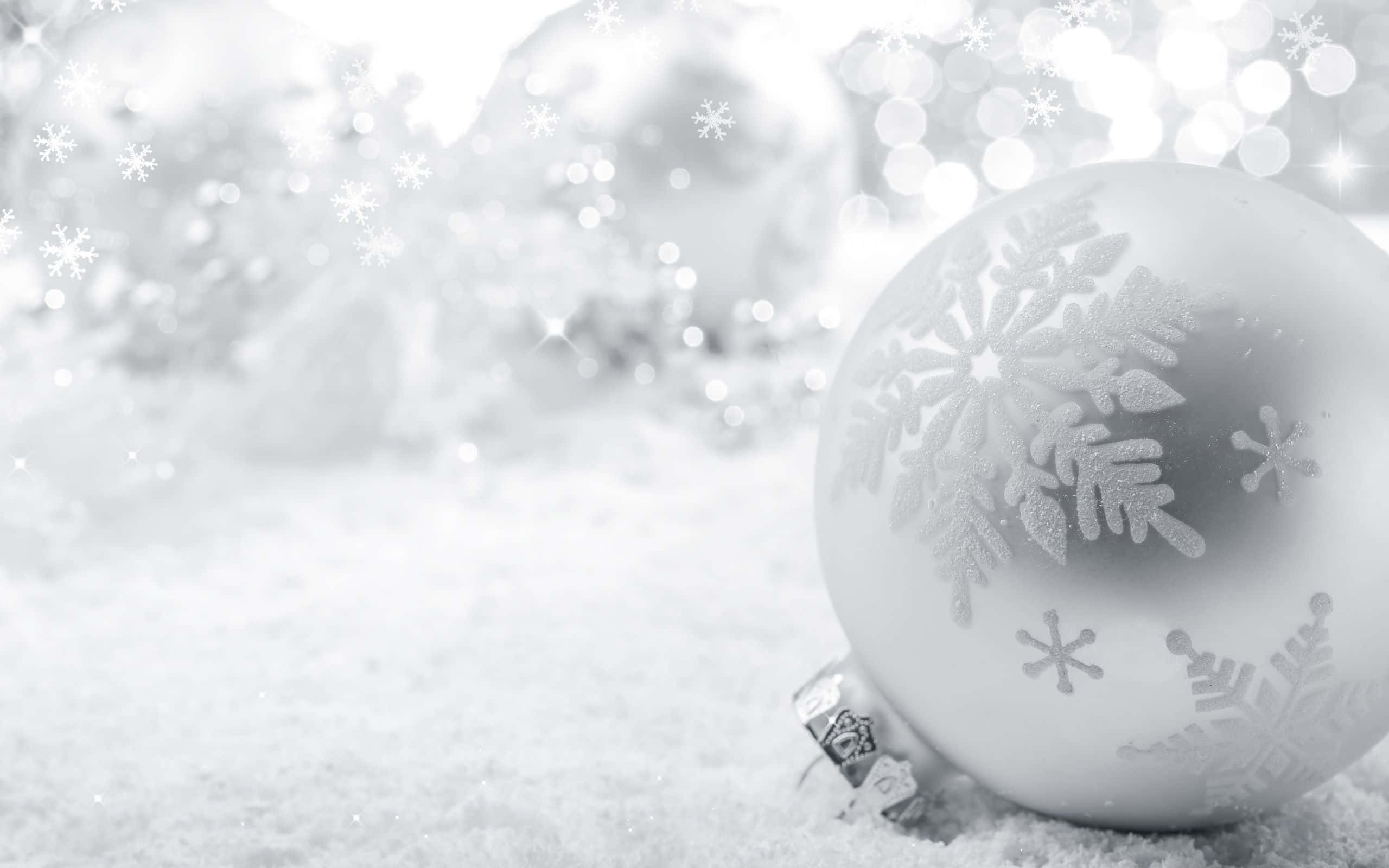 silver snowflake-etched Christmas ornament, soft snow, sparkling bokeh, 2K Desktop Wallpaper