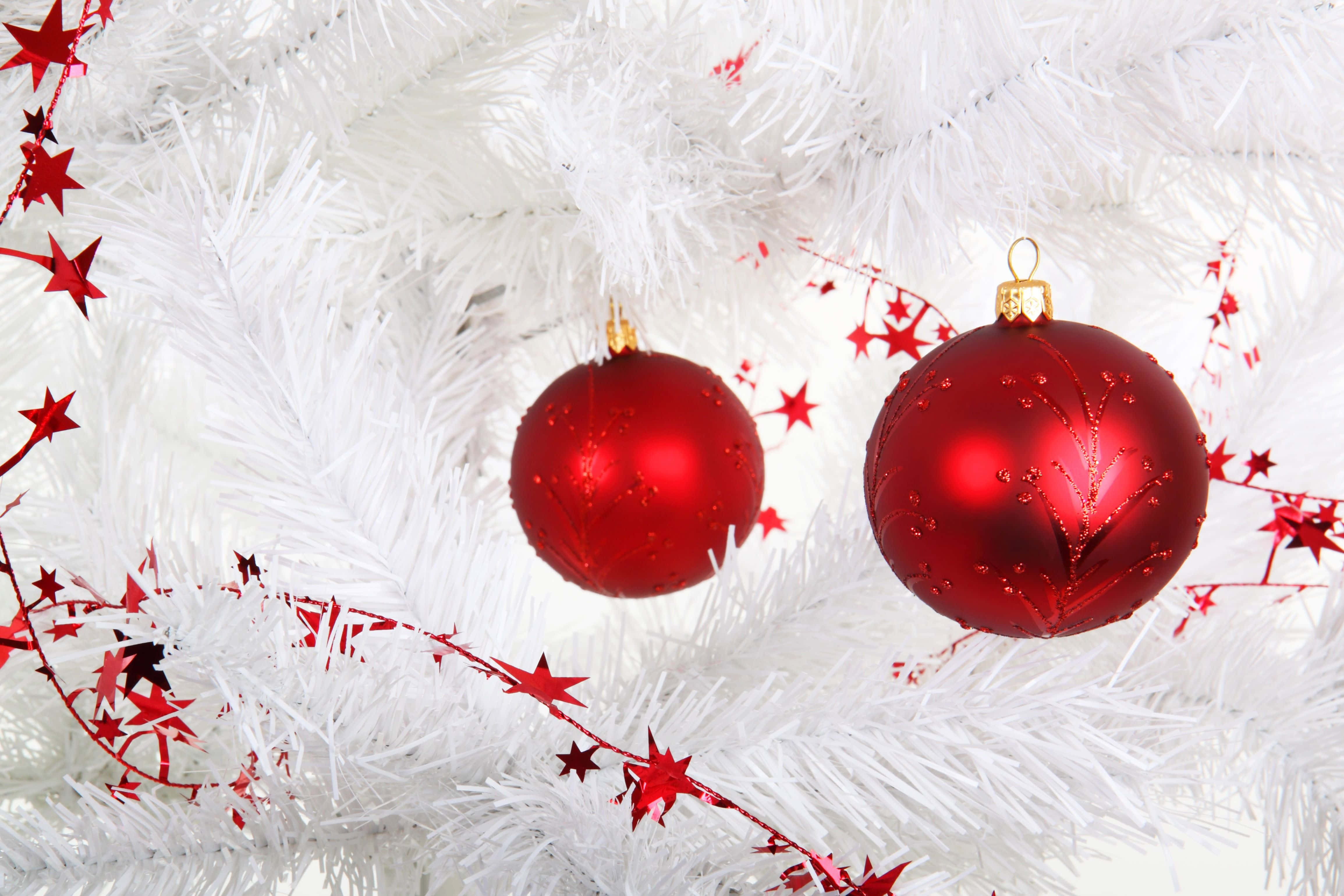 White Christmas Tree, red ornaments, white tree, 4K Desktop Wallpaper