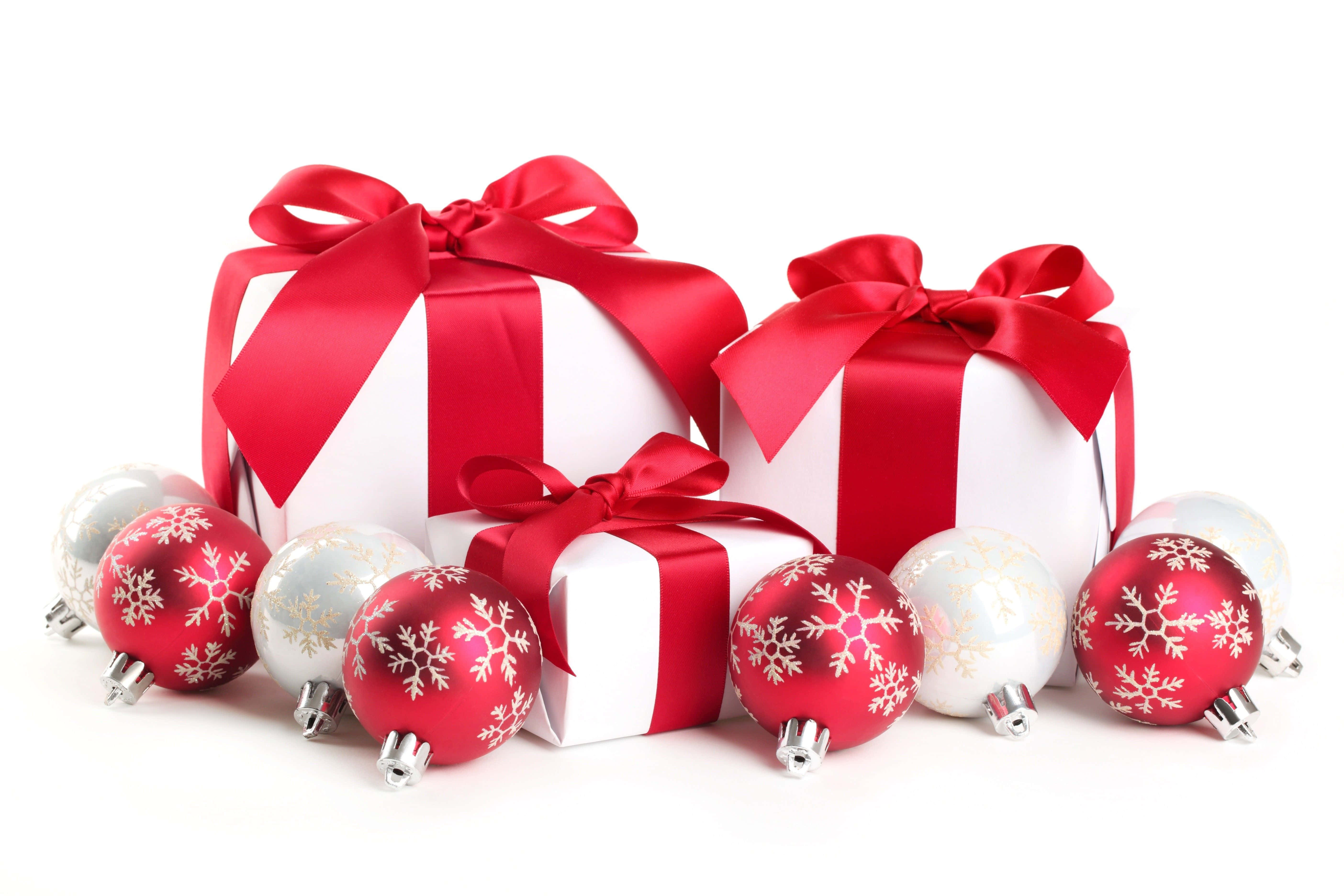 Red White Christmas Gifts Ornaments, white gift boxes, red ribbons, 5K Desktop Wallpaper