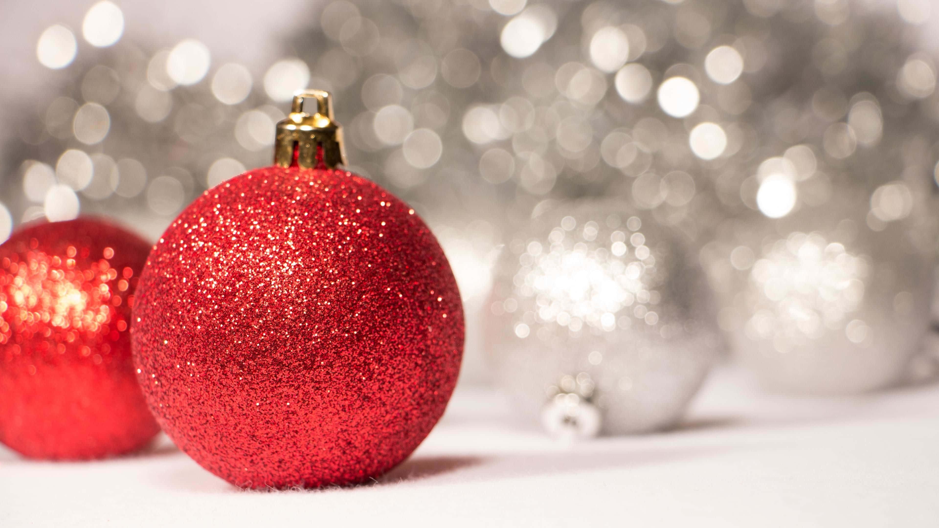 red Christmas ornament, gold cap, silver ornaments, 4K Desktop Wallpaper