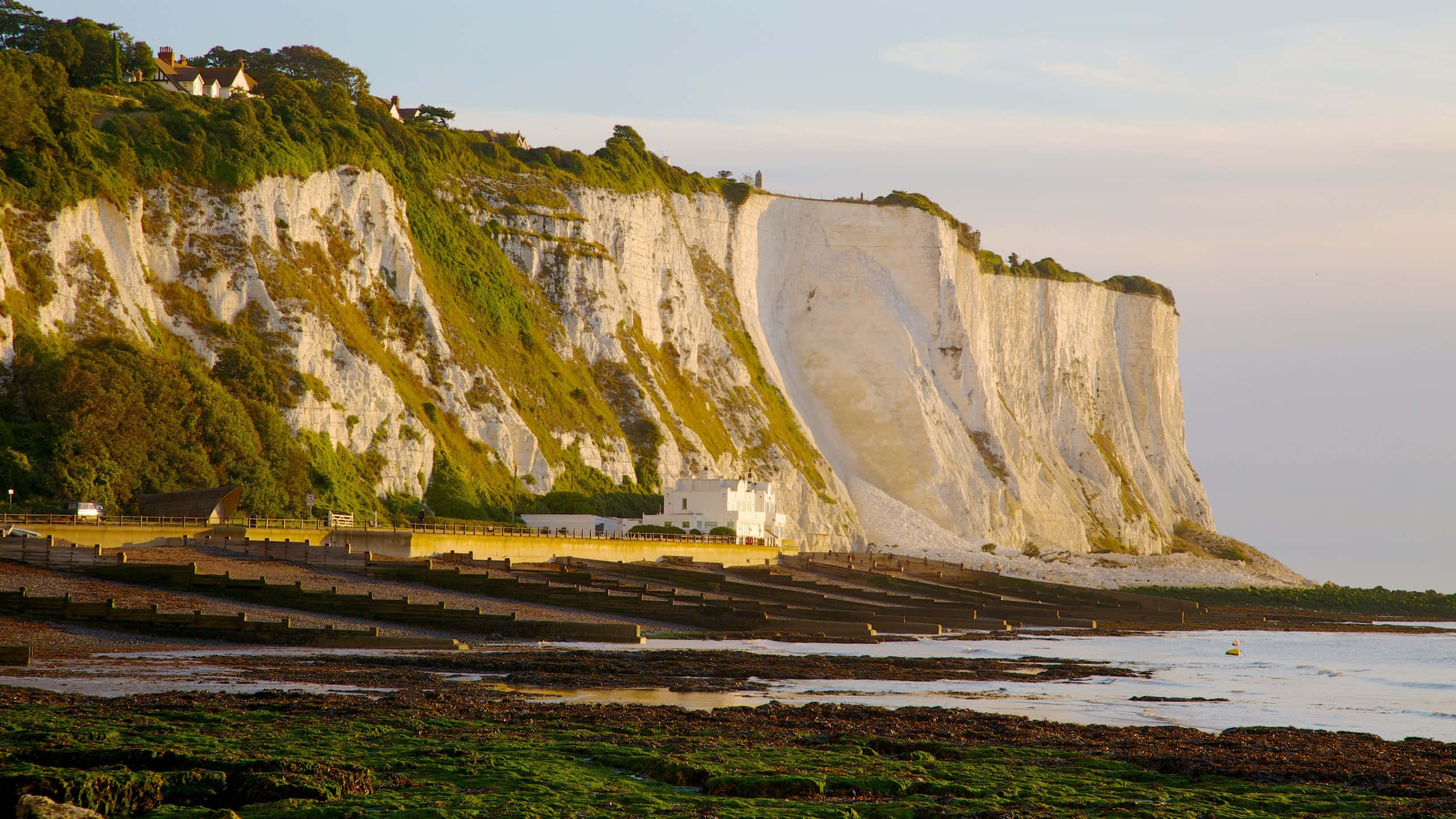 White Cliffs Of Dover, grass cover, sunlit, 2K Desktop Wallpaper