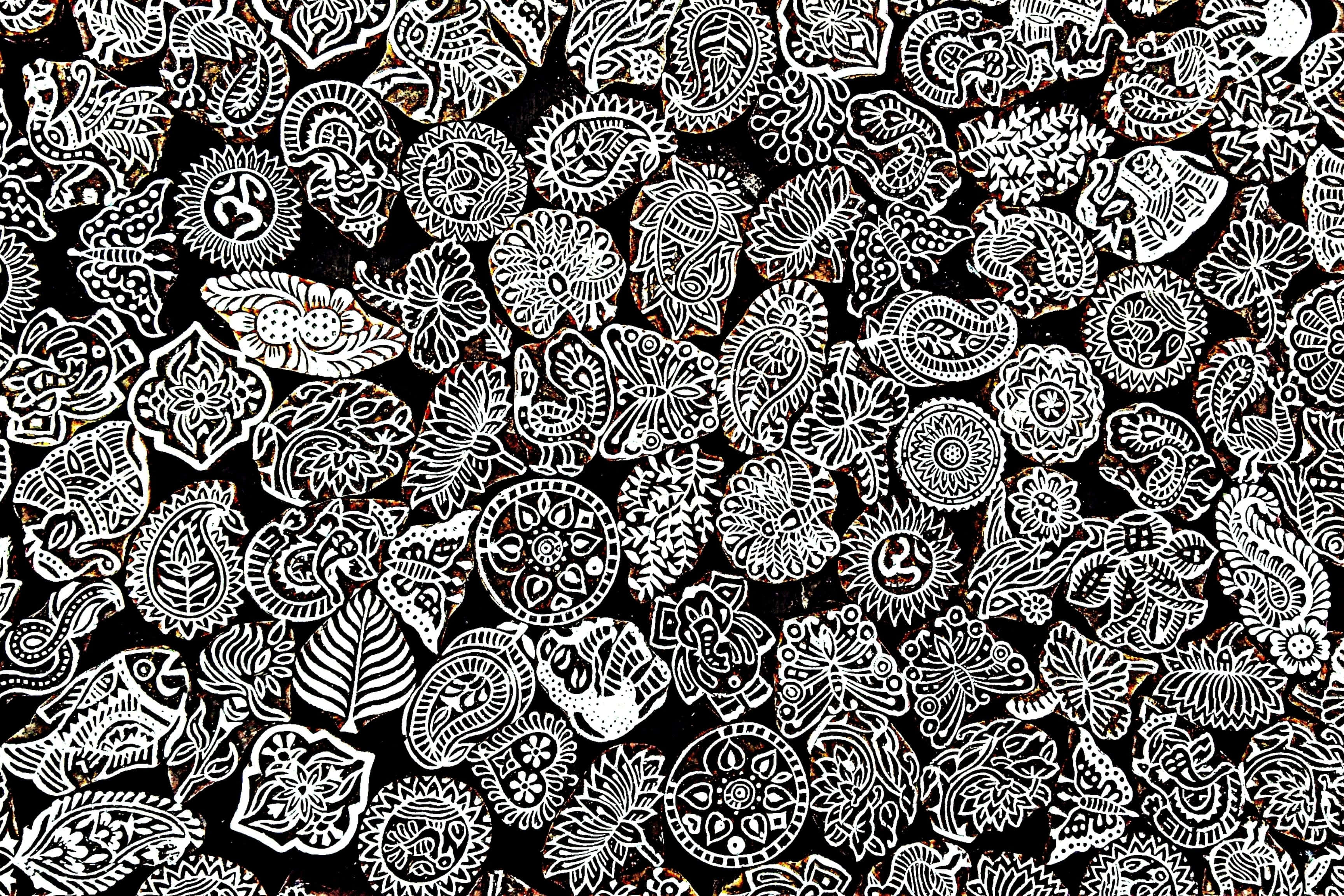 black and white pattern, intricate paisley and floral motifs, subtle gold accents, 2K Desktop Wallpaper