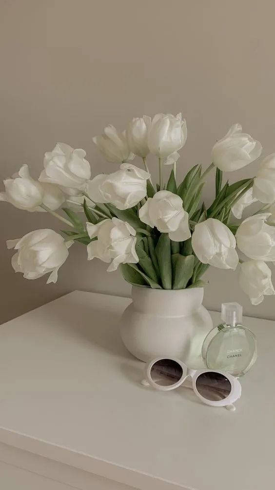 white tulips, white vase, sunglasses, SD Phone Wallpaper