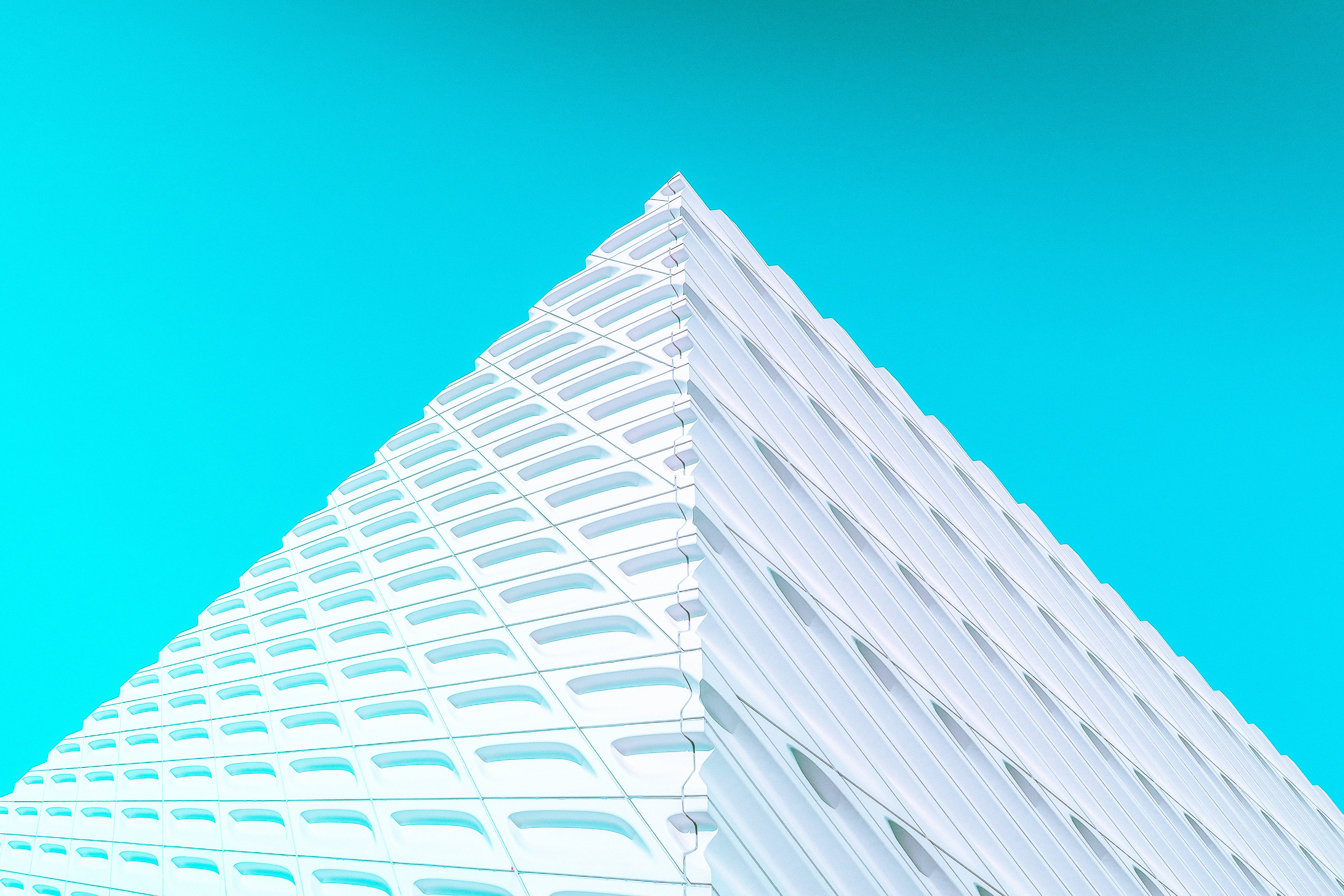 white HD, pyramid, white geometric pyramid-shaped building, 5K Desktop Wallpaper