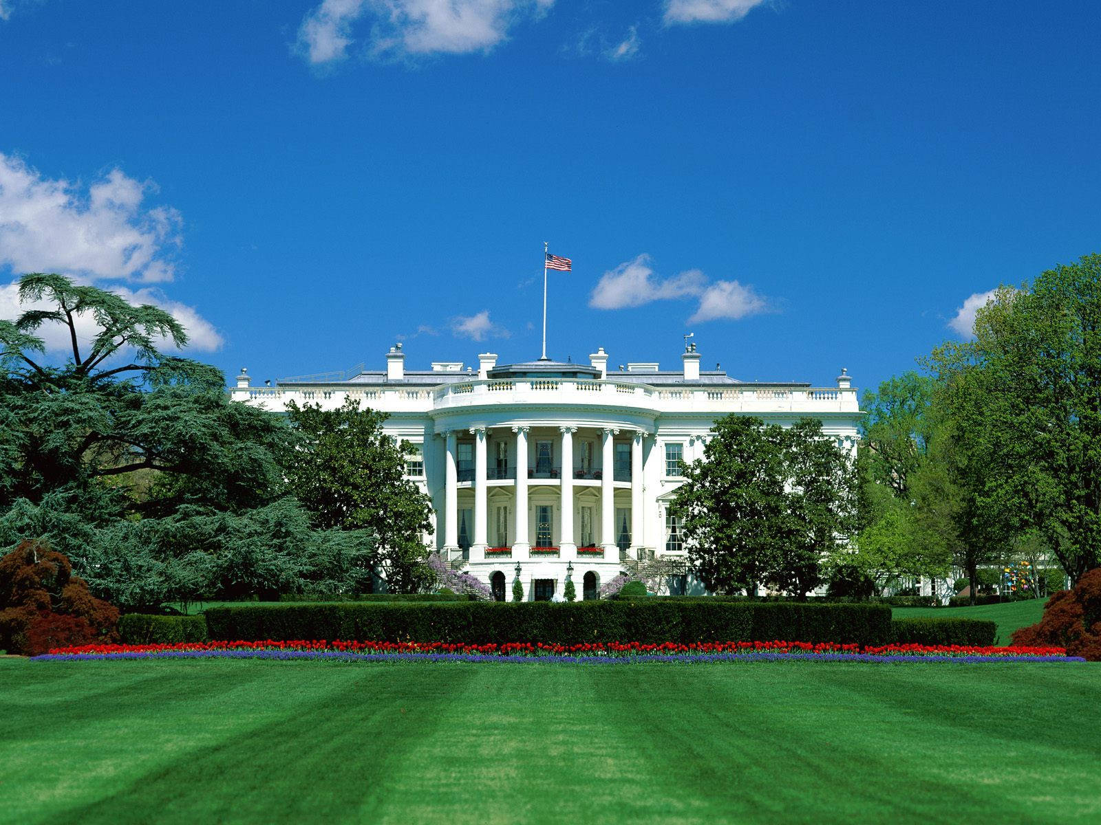 White House, bright blue sky, fluffy clouds, HD Desktop Wallpaper