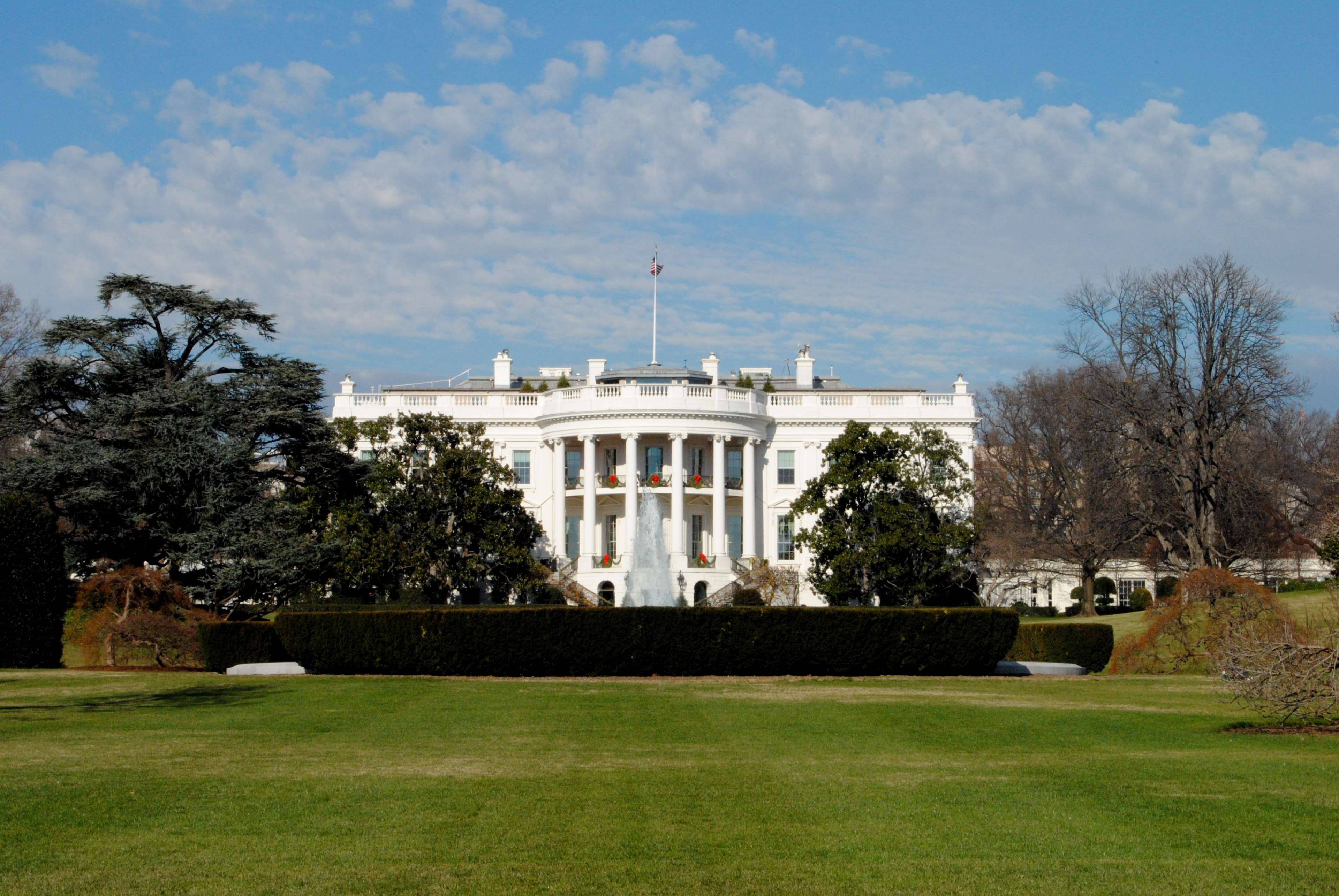 White House, partly cloudy blue sky, manicured lawns, 4K Desktop Wallpaper