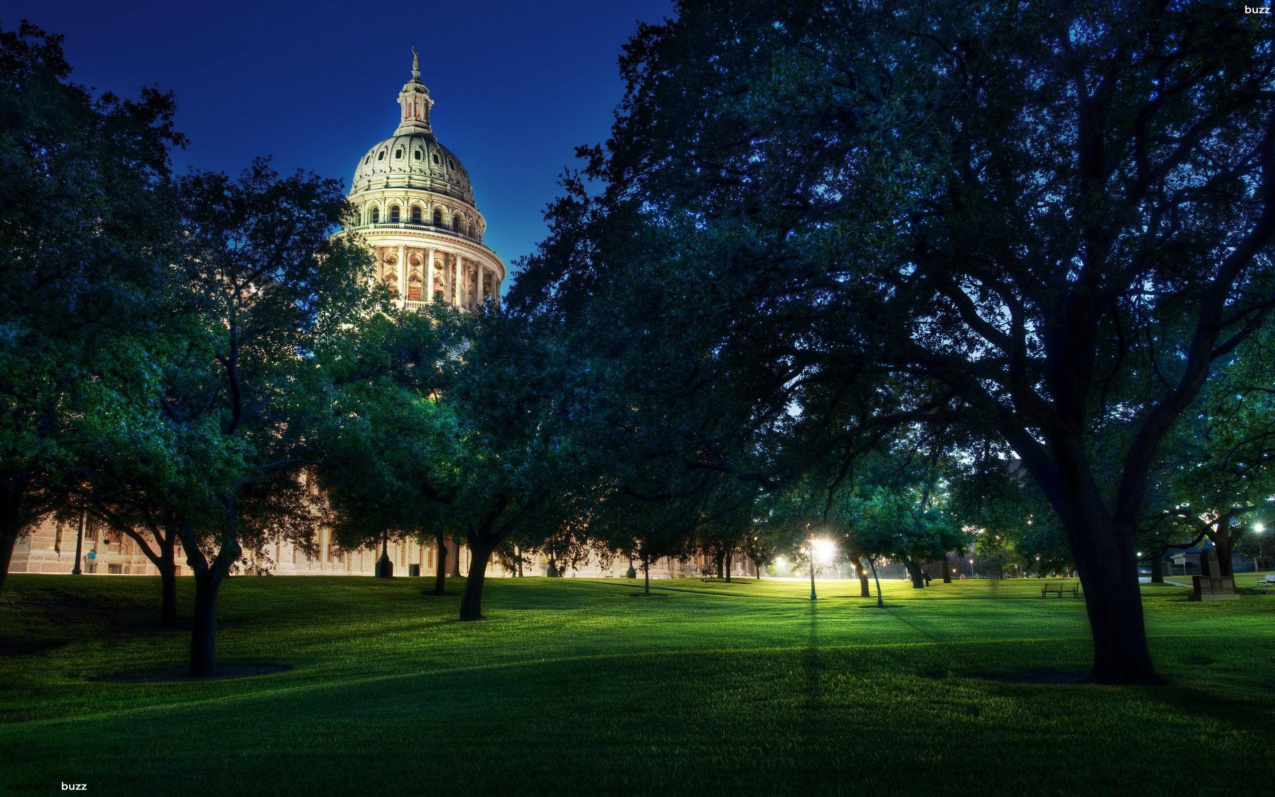 The White House, domed capitol building, lush green park, 2K Desktop Wallpaper