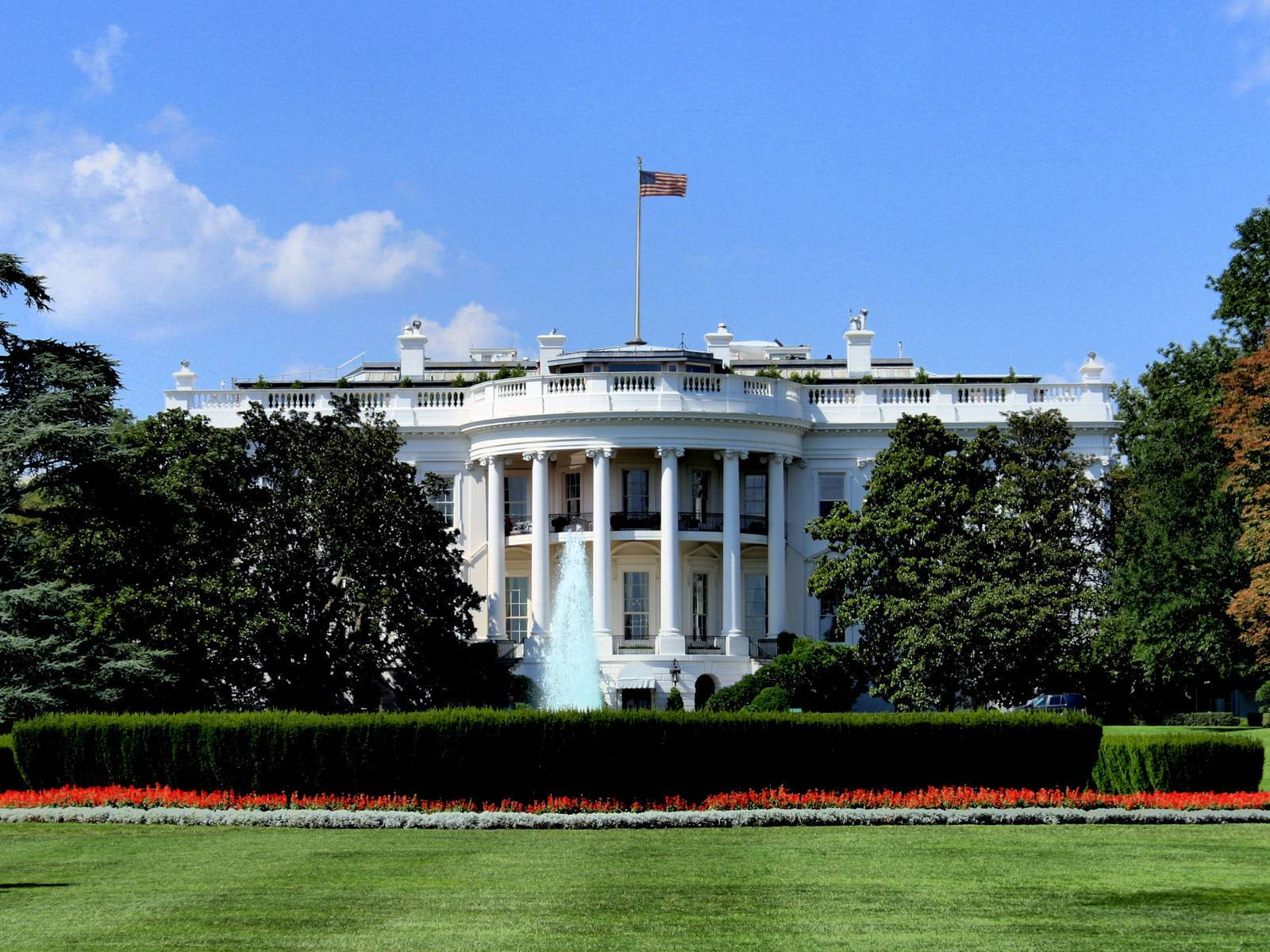 The White House, clear blue sky, lush green lawns, HD Desktop Wallpaper