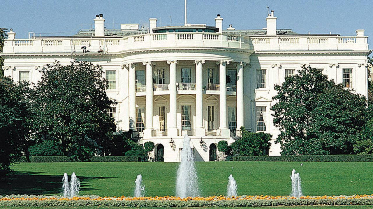 White House, clear blue sky, lush green lawns, HD Desktop Wallpaper