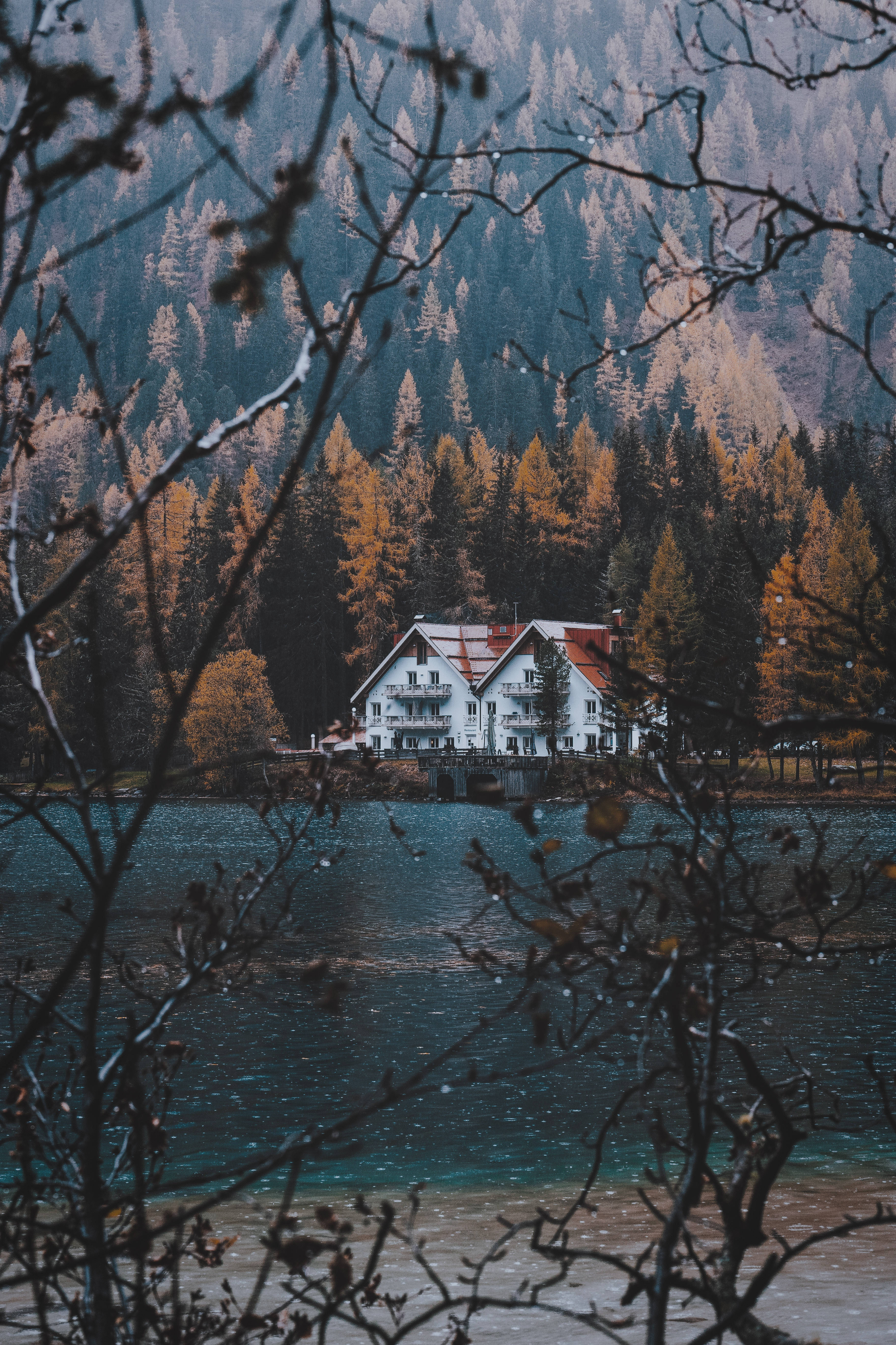 White House, red roof, turquoise lake, 5K Phone Wallpaper