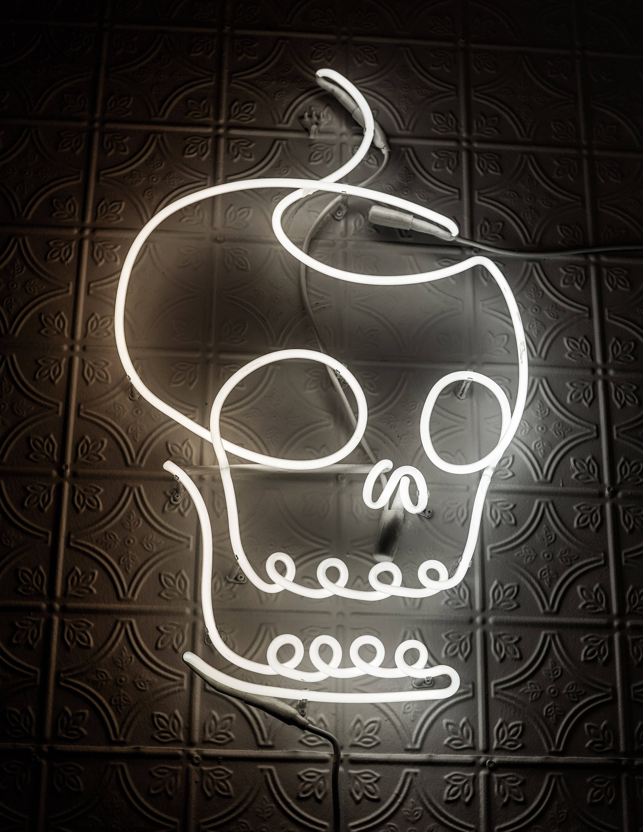 skull, white neon sign, chef's hat, 2K Phone Wallpaper