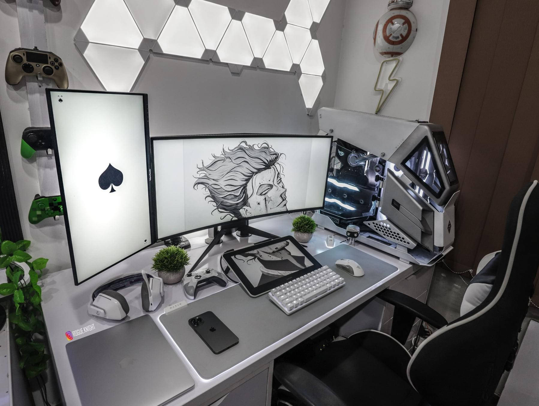 White Pc, dual monitors, spade icon, HD Desktop Wallpaper