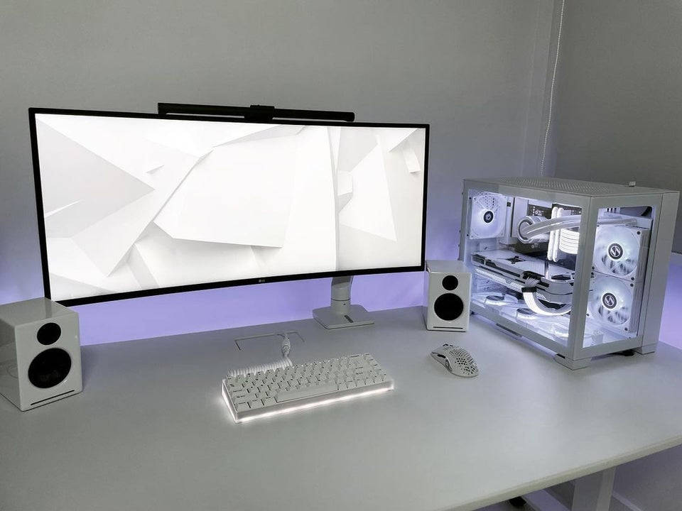 White PC, curved monitor, purple backlight, SD Desktop Wallpaper