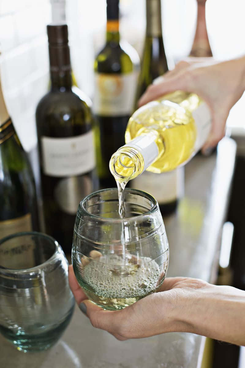 white wine, golden white wine, glass, SD Phone Wallpaper