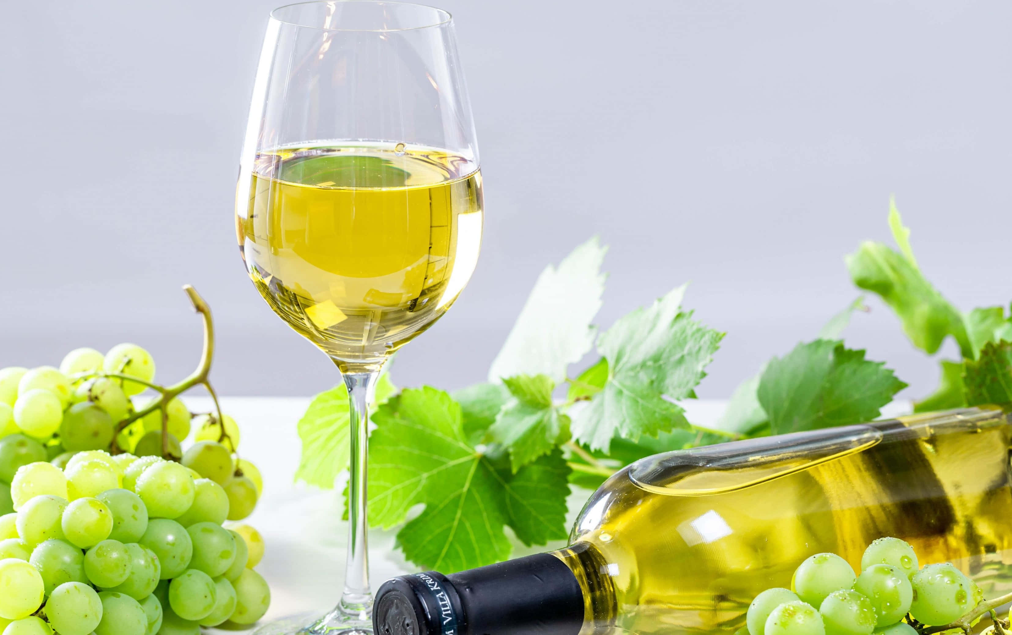 white wine, 3309 x 2077, glass bottle, 2K Desktop Wallpaper