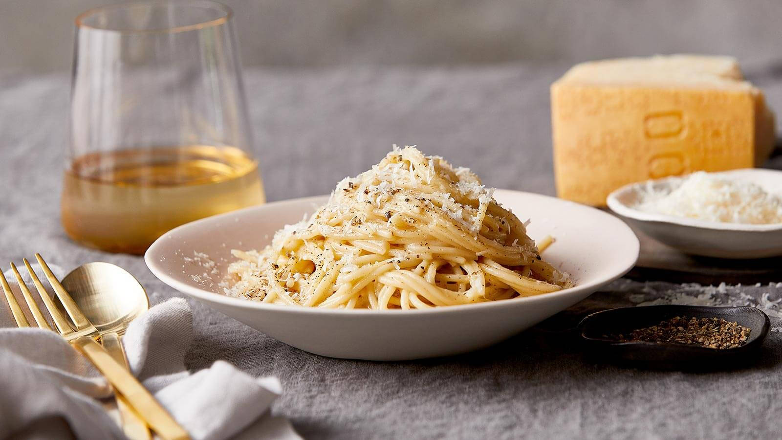 cacio e pepe, white wine, Parmesan cheese, HD Desktop Wallpaper
