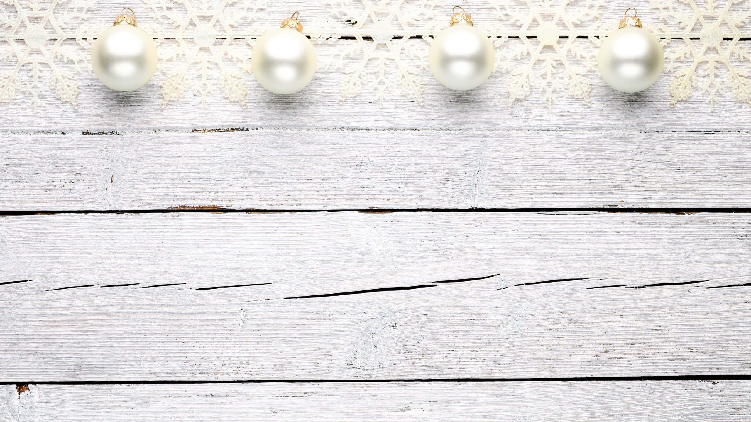 White Wood, pearl white Christmas ornaments, delicate lace, 2K Desktop Wallpaper