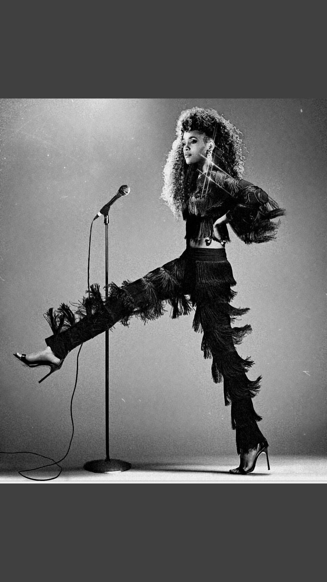Whitney Houston, feathered outfit, microphone, Full HD Phone Wallpaper