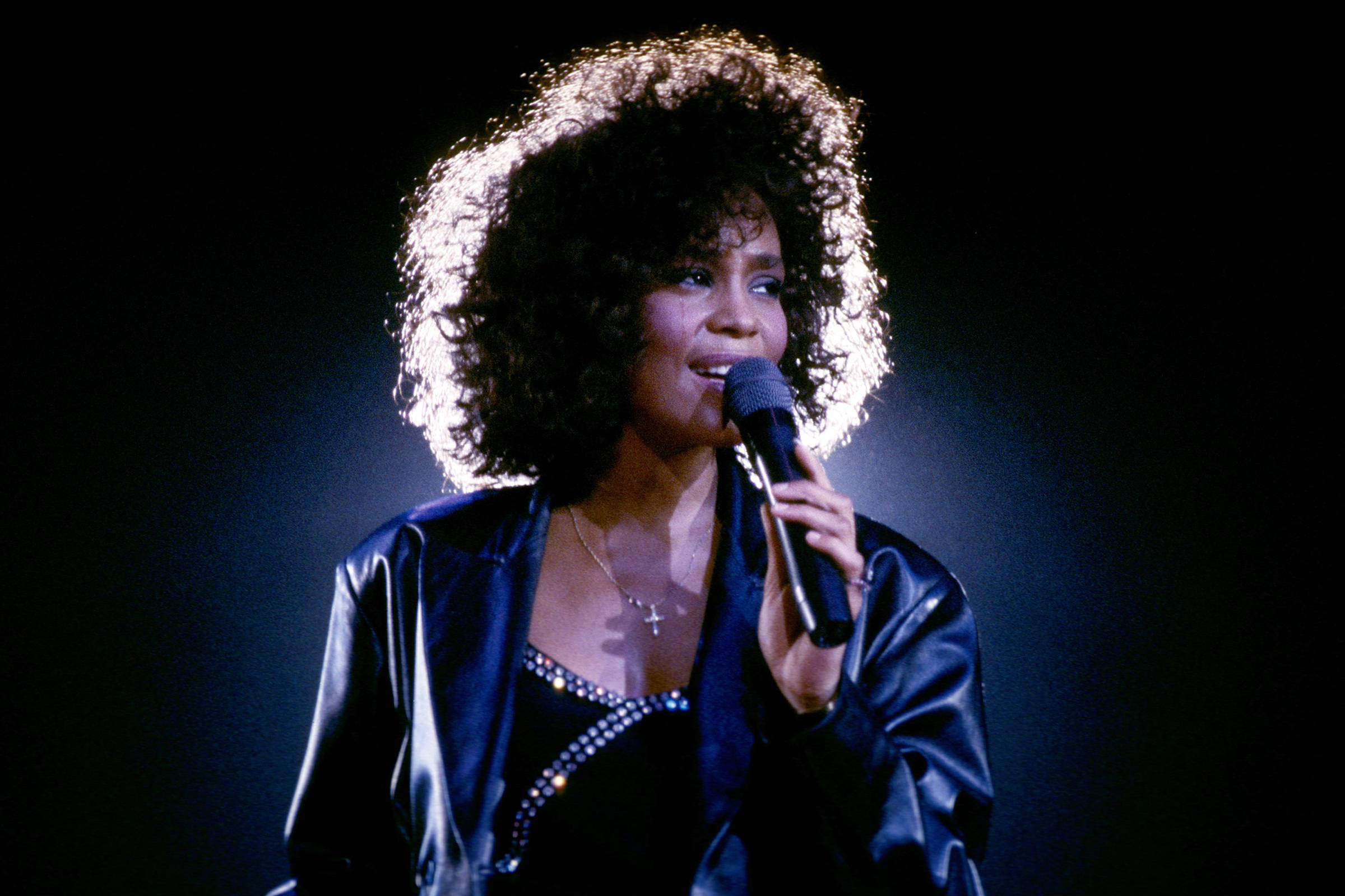 Whitney Houston, voluminous afro, microphone, Full HD Desktop Wallpaper