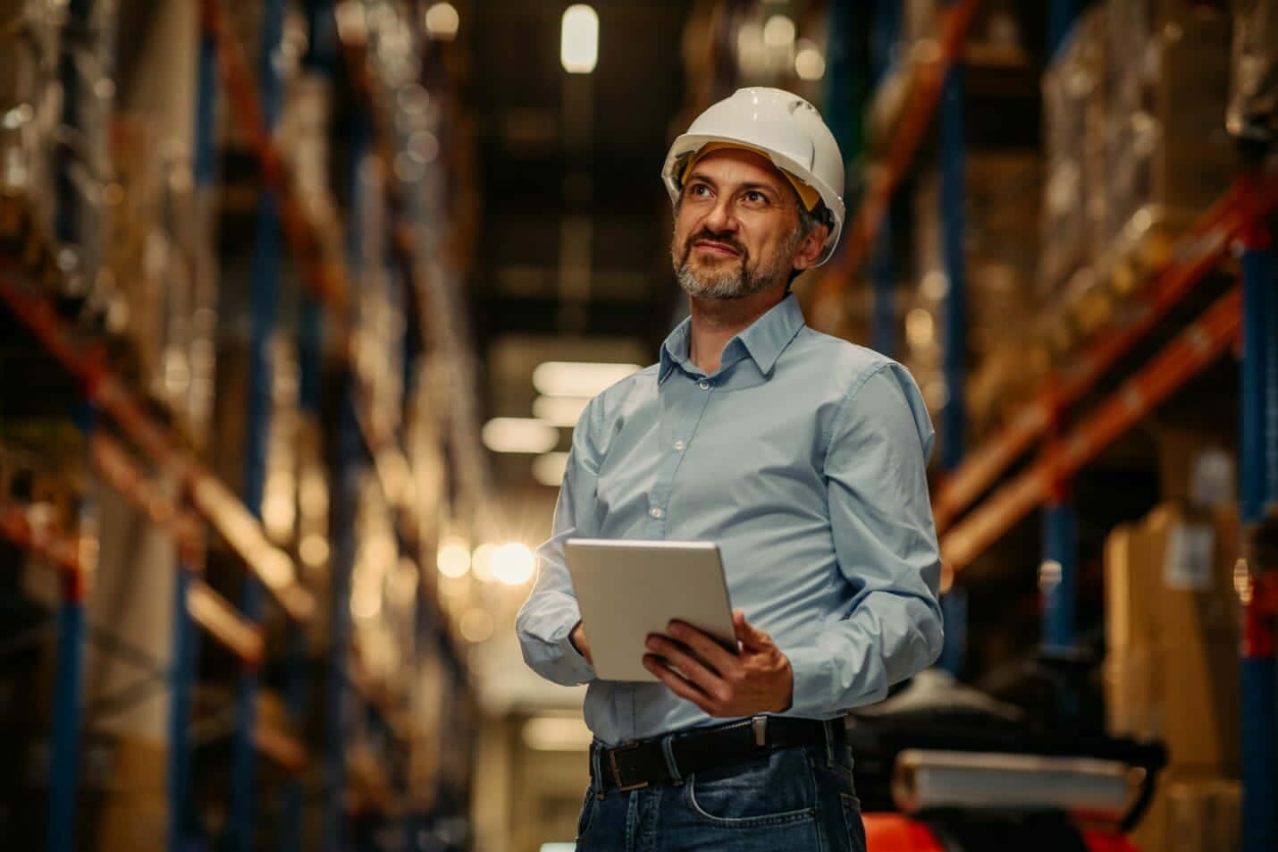 wholesale warehouse, white hard hat, blue shirt, HD Desktop Wallpaper