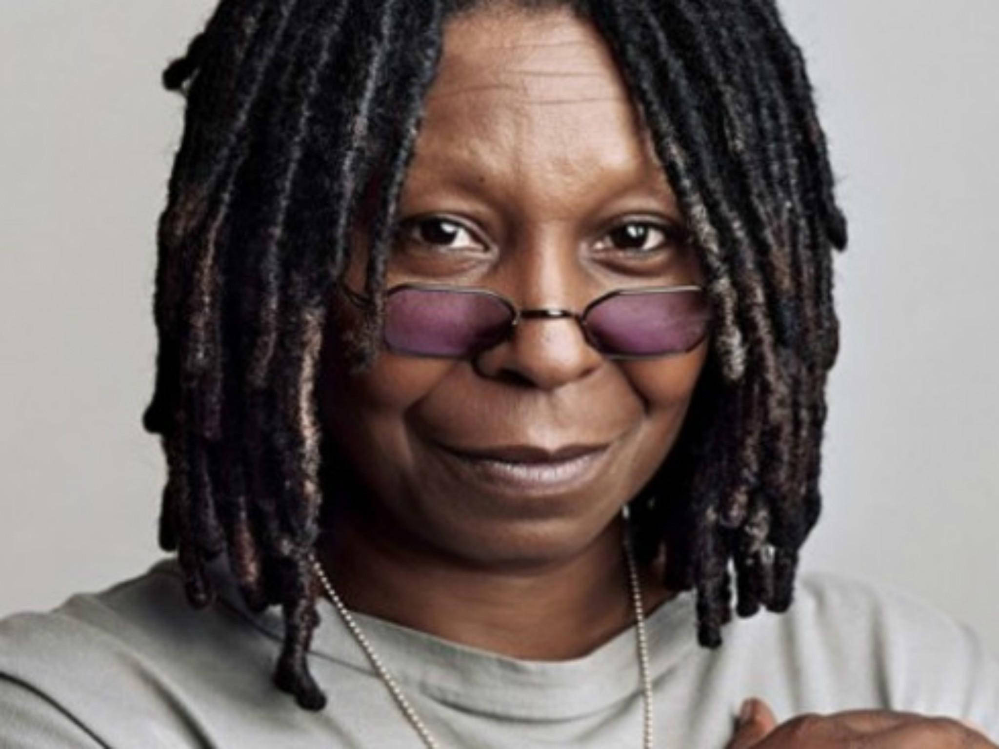 Whoopi Goldberg, dark dreadlocks, purple-tinted glasses, Full HD Desktop Wallpaper