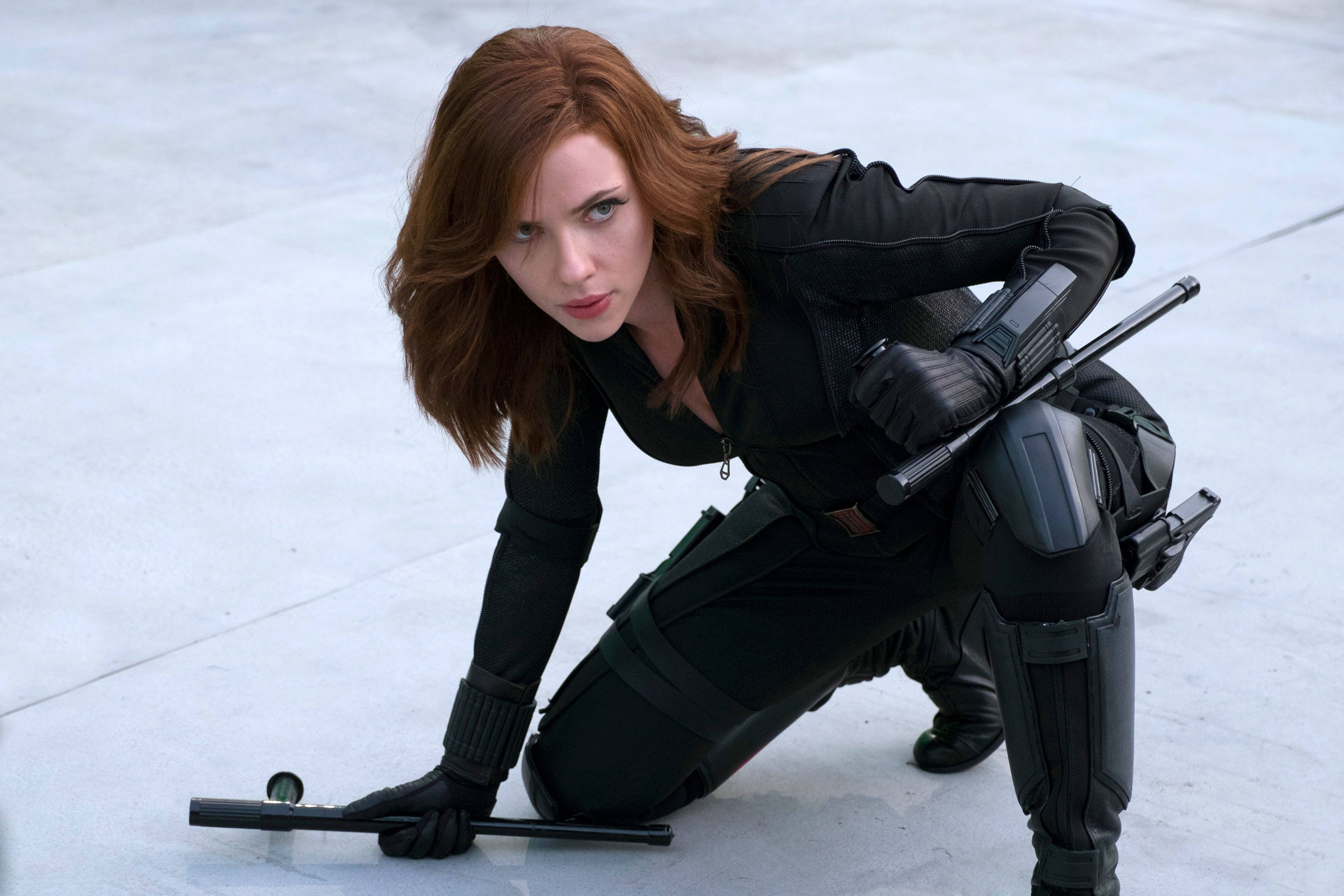 Black Widow, red hair, crouches on concrete, 5K Desktop Wallpaper