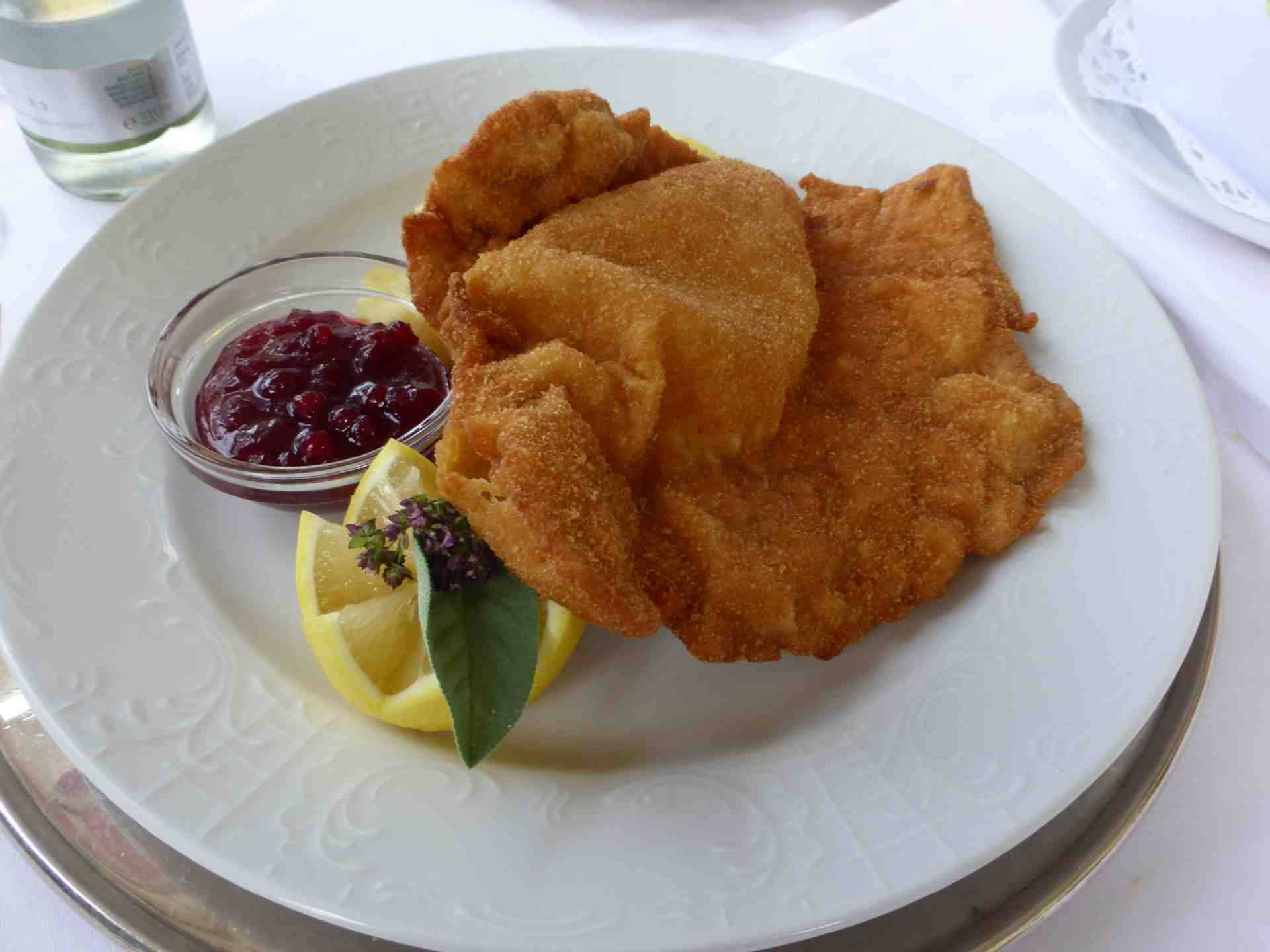 Wiener Schnitzel, cranberry sauce, lemon wedges, Full HD Desktop Wallpaper