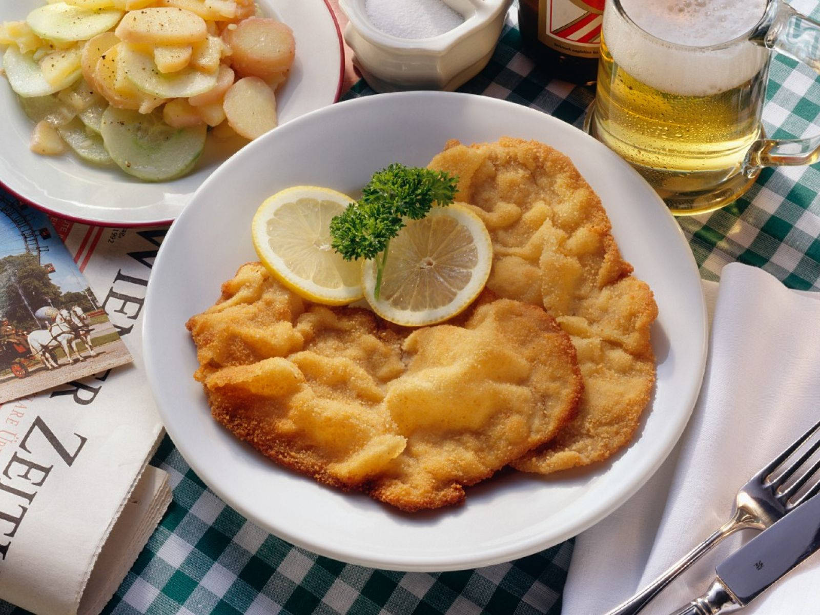 Wiener Schnitzel, golden-brown, lemon slices, HD Desktop Wallpaper