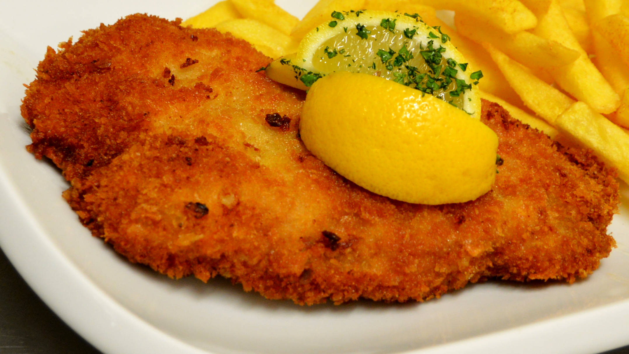 Wiener Schnitzel, golden-brown, lemon wedge, Full HD Desktop Wallpaper