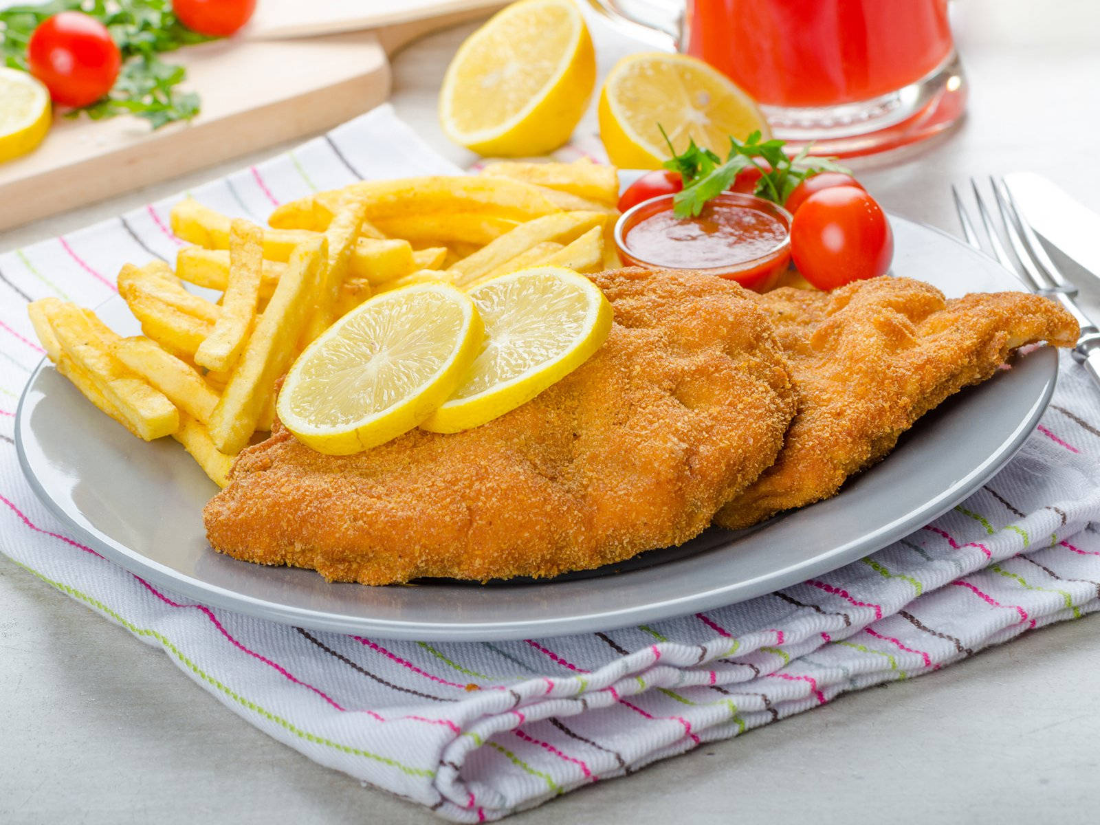 Wiener Schnitzel, crispy golden schnitzel, fries, HD Desktop Wallpaper