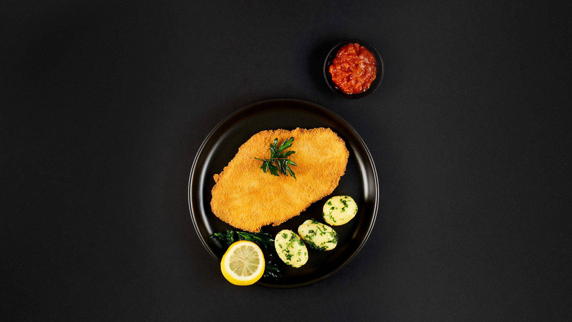 Wiener Schnitzel, black plate, golden breaded, Full HD Desktop Wallpaper